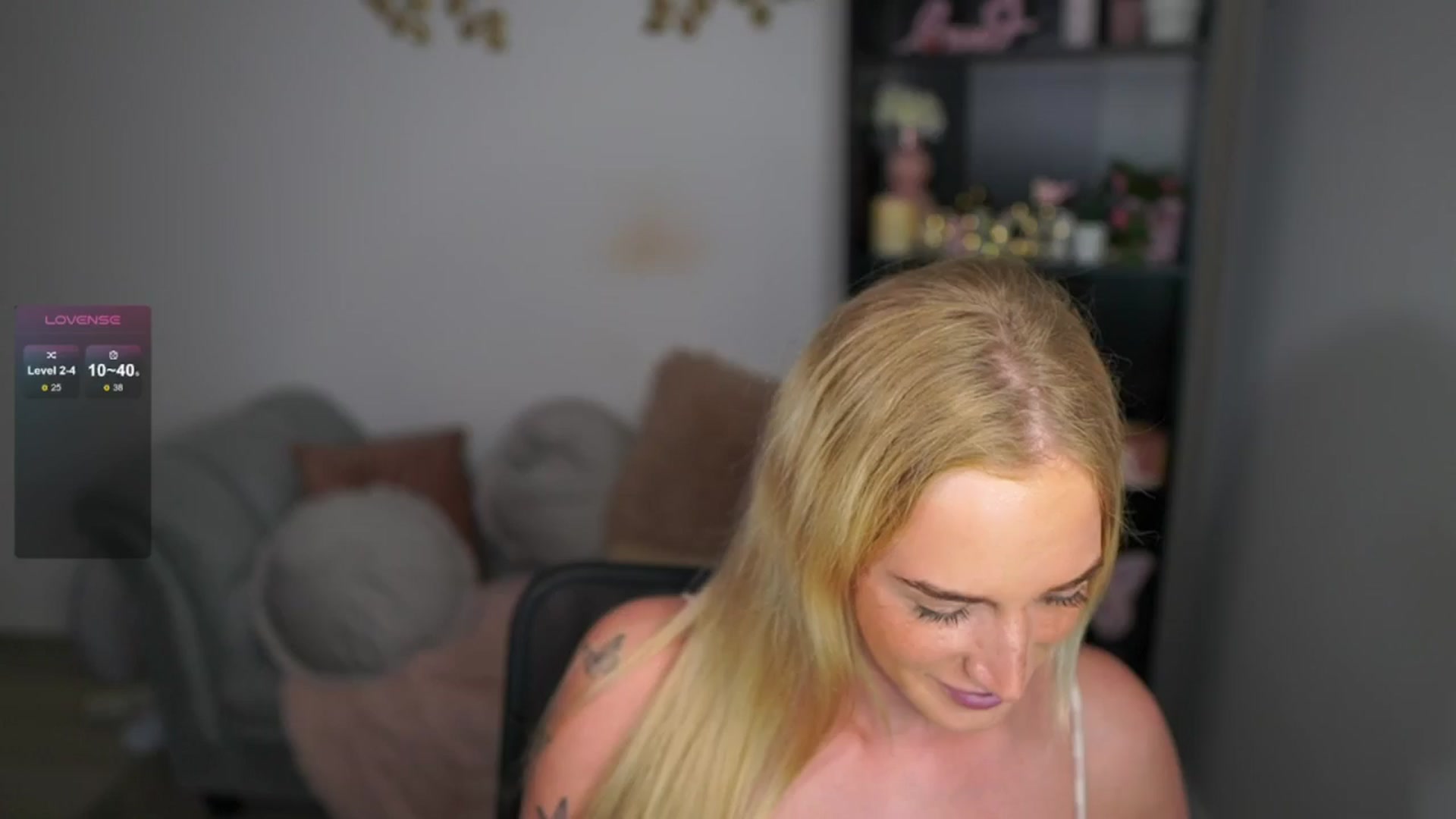 Gallery image thumbnail from NicoletteShea's myfreecams stream on, 05/03/2024, 14:31 image 13 of 20