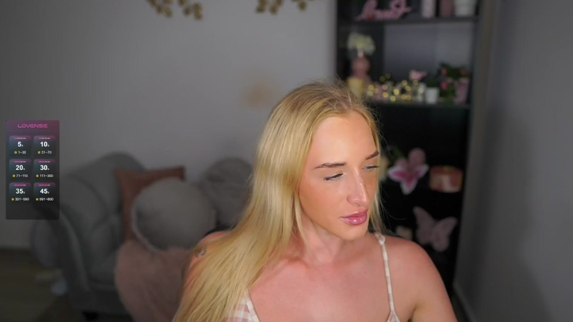 Gallery image thumbnail from NicoletteShea's myfreecams stream on, 05/03/2024, 14:31 image 2 of 20