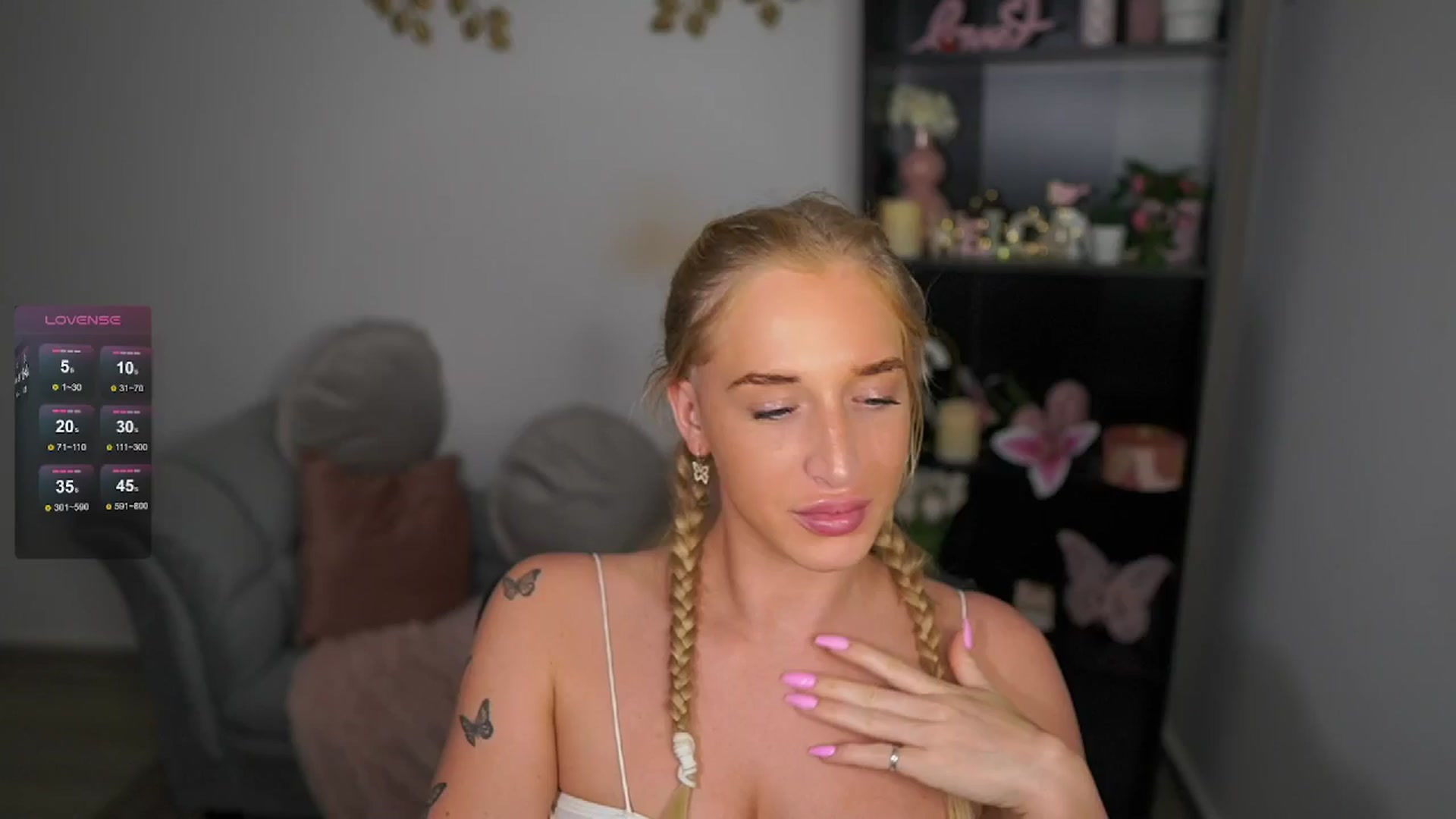 Gallery image thumbnail from NicoletteShea's myfreecams stream on, 05/05/2024, 20:19 image 6 of 20