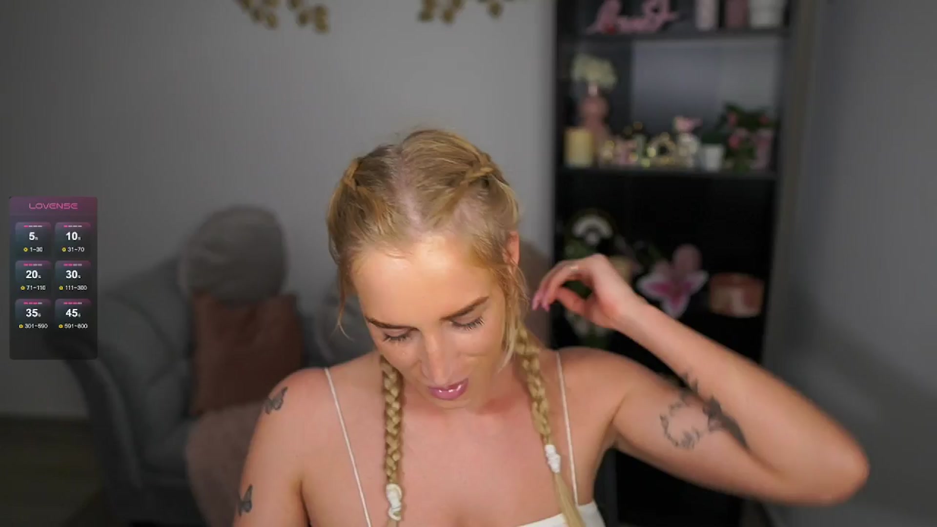 Gallery image thumbnail from NicoletteShea's myfreecams stream on, 05/05/2024, 20:19 image 11 of 20