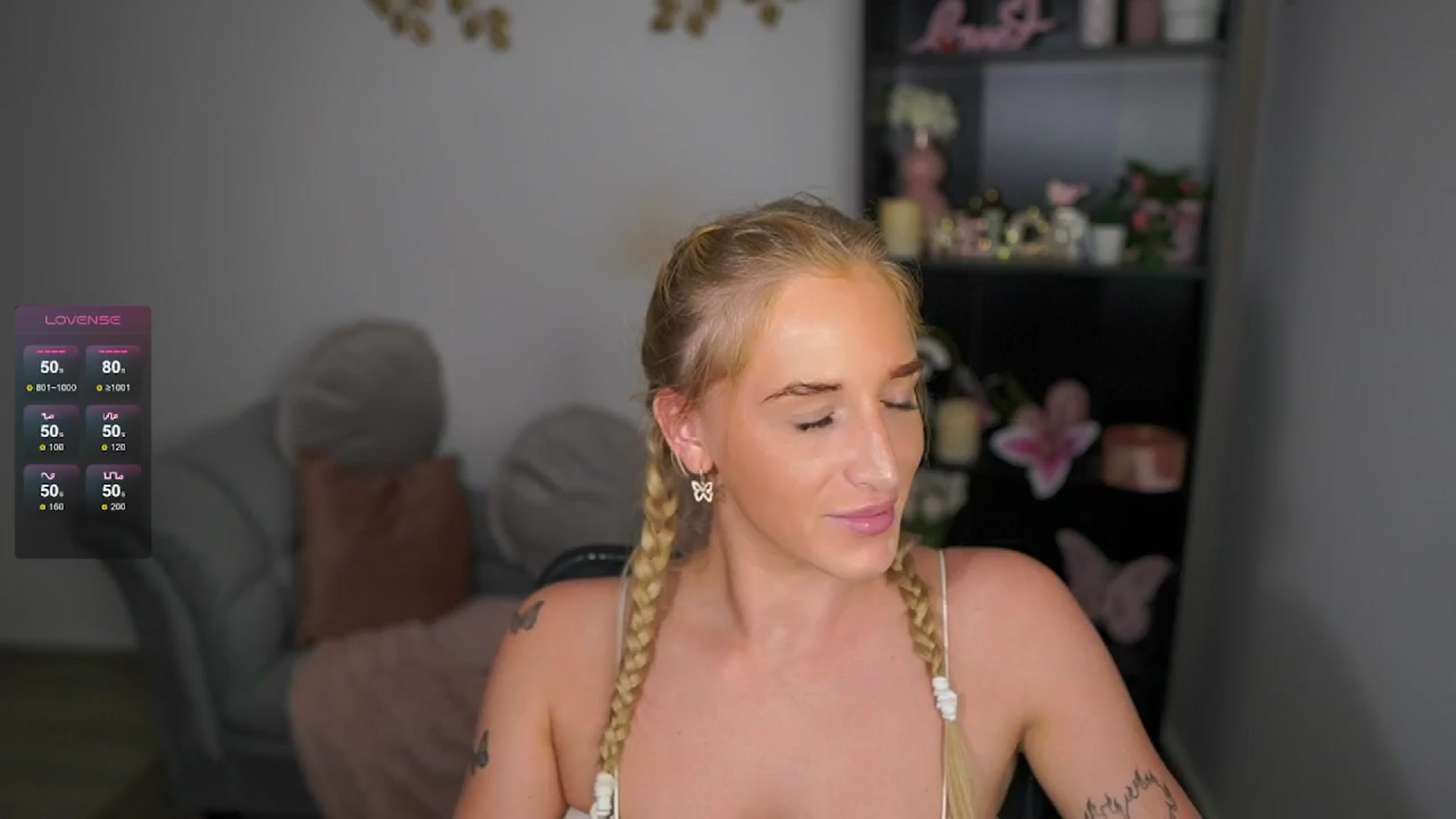 Gallery image thumbnail from NicoletteShea's myfreecams stream on, 05/05/2024, 20:19 image 17 of 20