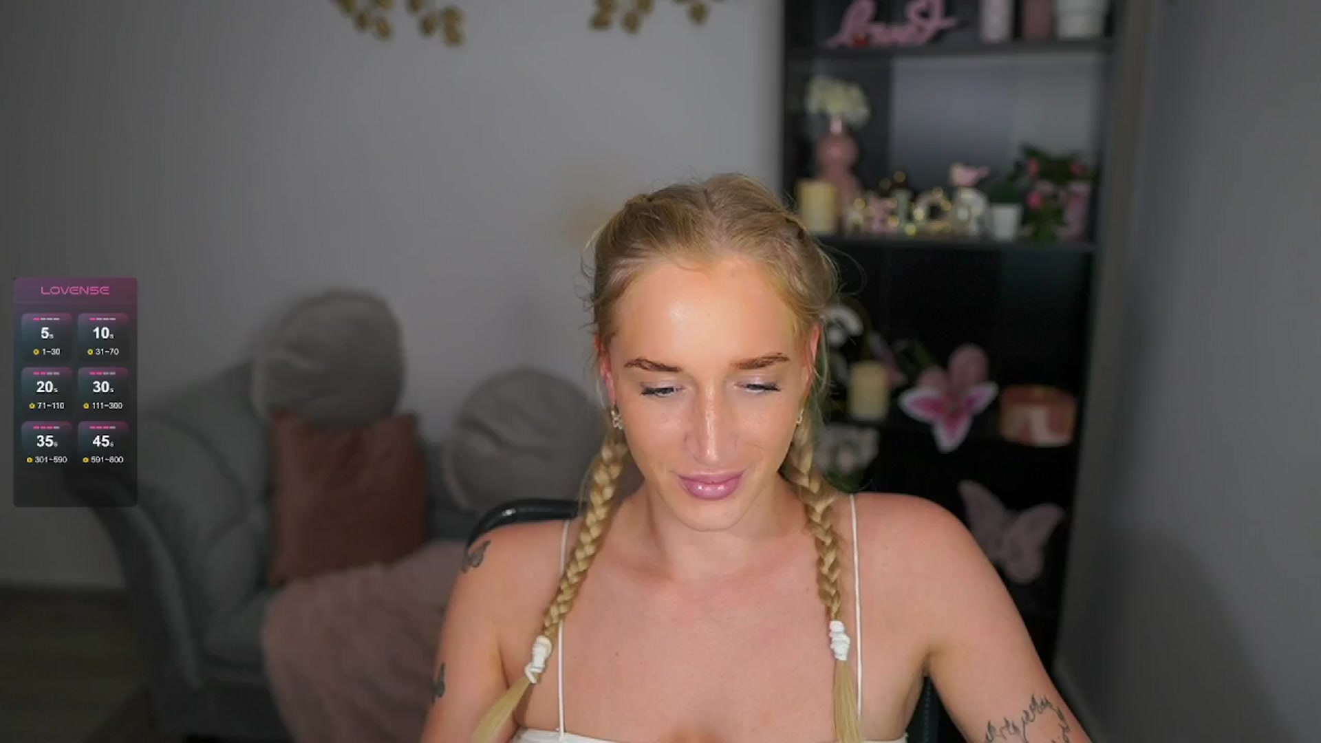 Gallery image thumbnail from NicoletteShea's myfreecams stream on, 05/05/2024, 20:19 image 16 of 20