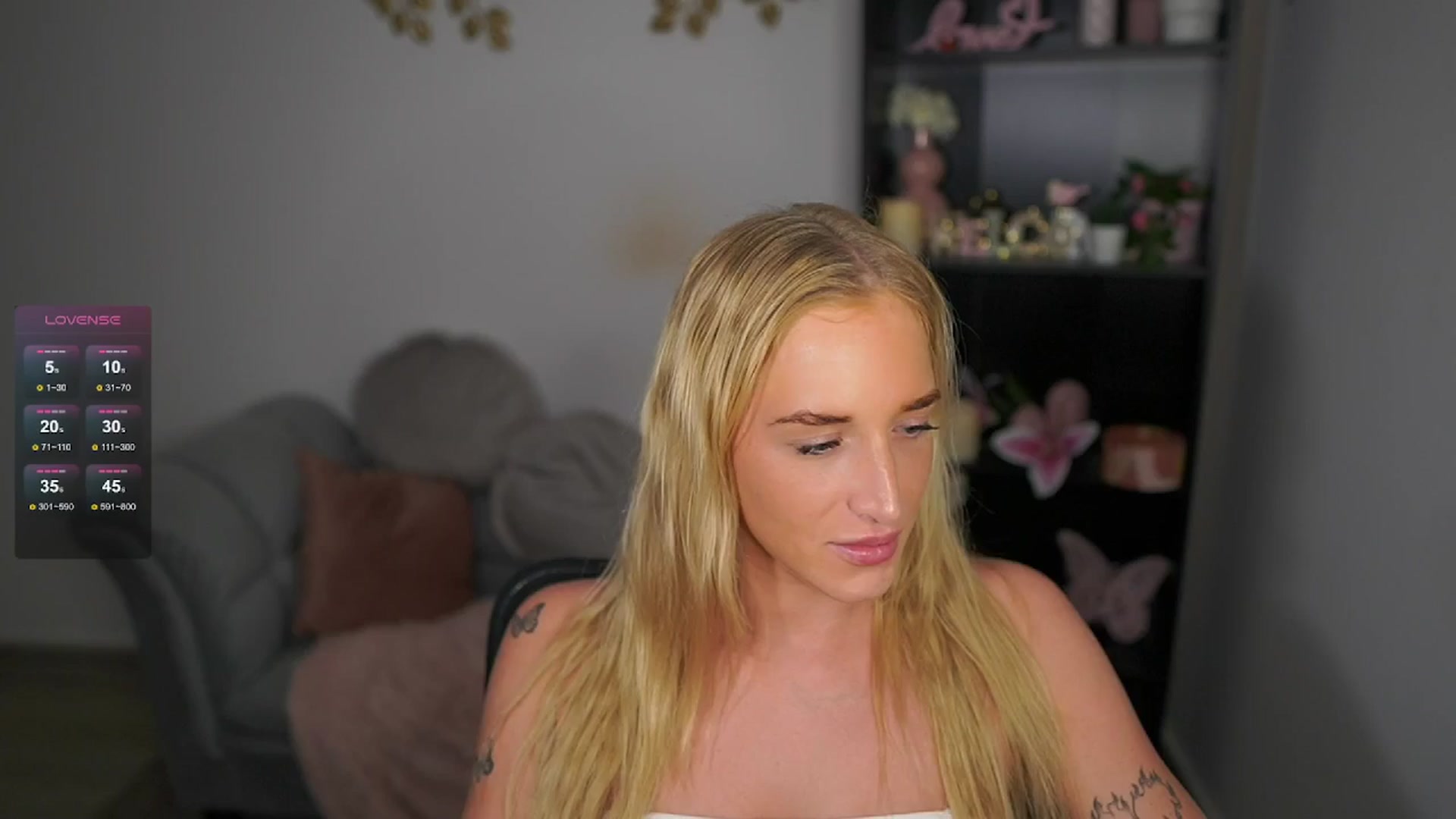 Gallery image thumbnail from NicoletteShea's myfreecams stream on, 05/05/2024, 21:13 image 3 of 20