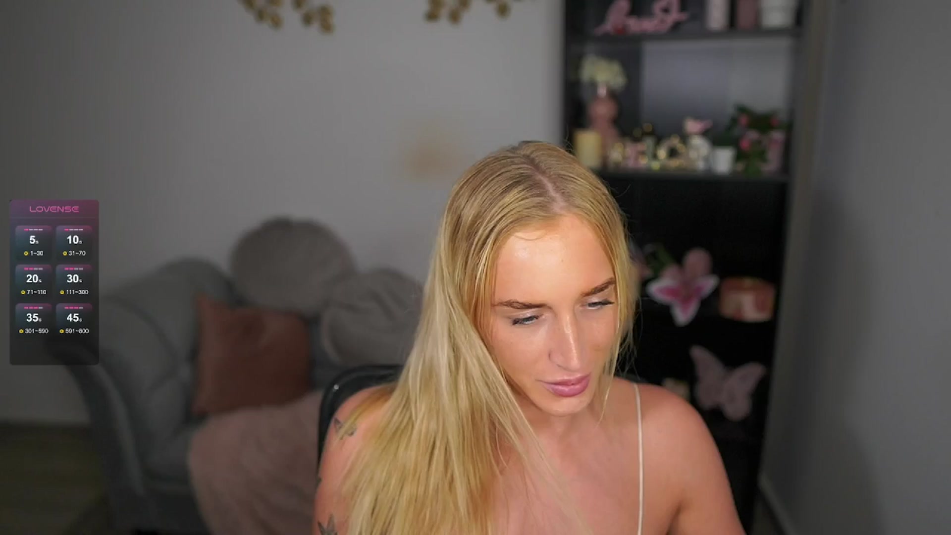 Gallery image thumbnail from NicoletteShea's myfreecams stream on, 05/05/2024, 21:13 image 16 of 20