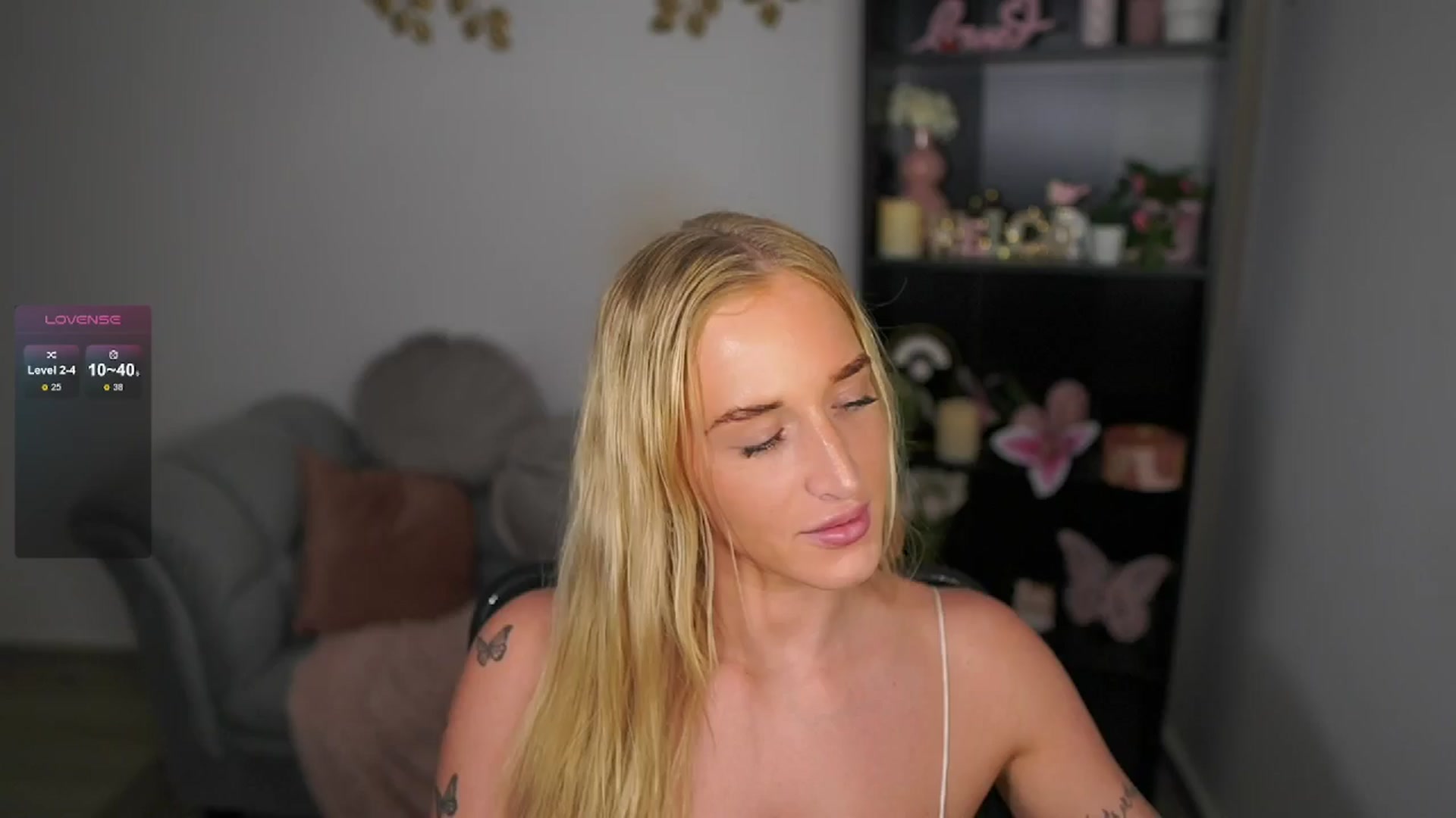 Gallery image thumbnail from NicoletteShea's myfreecams stream on, 05/05/2024, 21:13 image 15 of 20