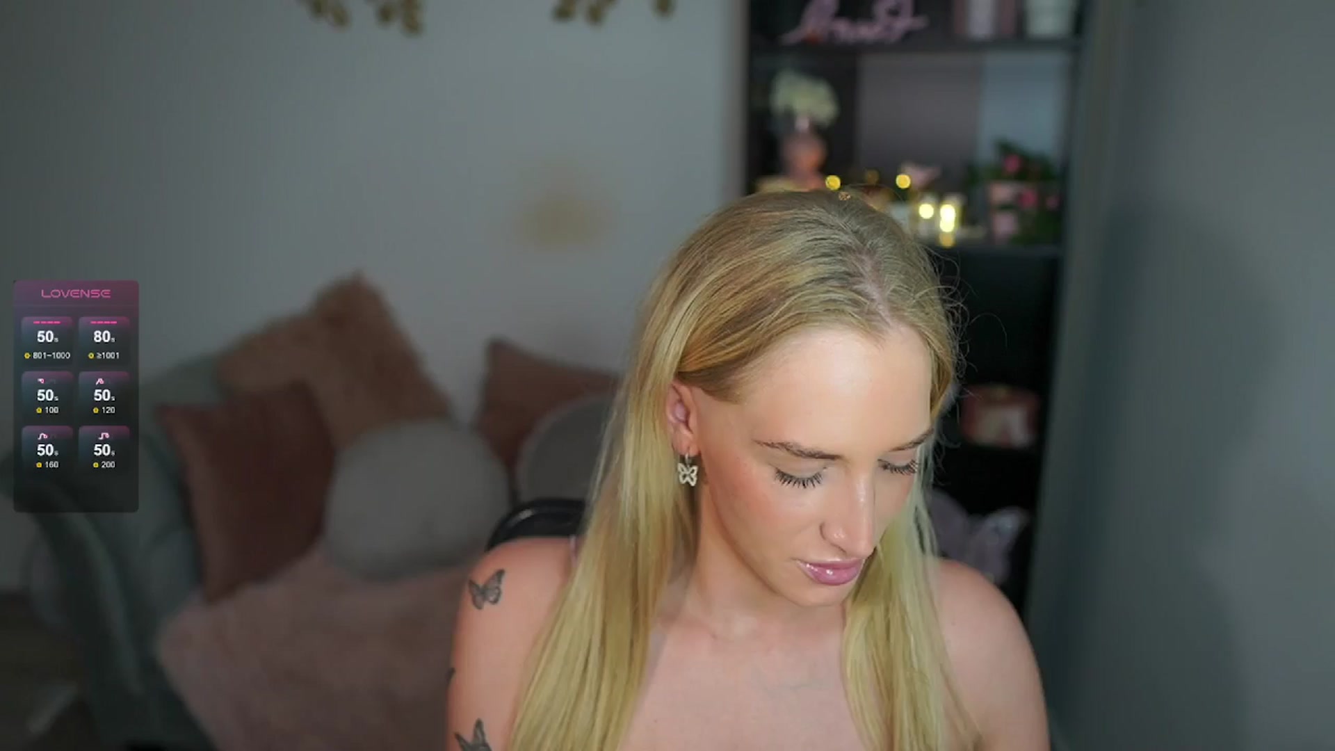 Gallery image thumbnail from NicoletteShea's myfreecams stream on, 05/19/2024, 18:34 image 13 of 20
