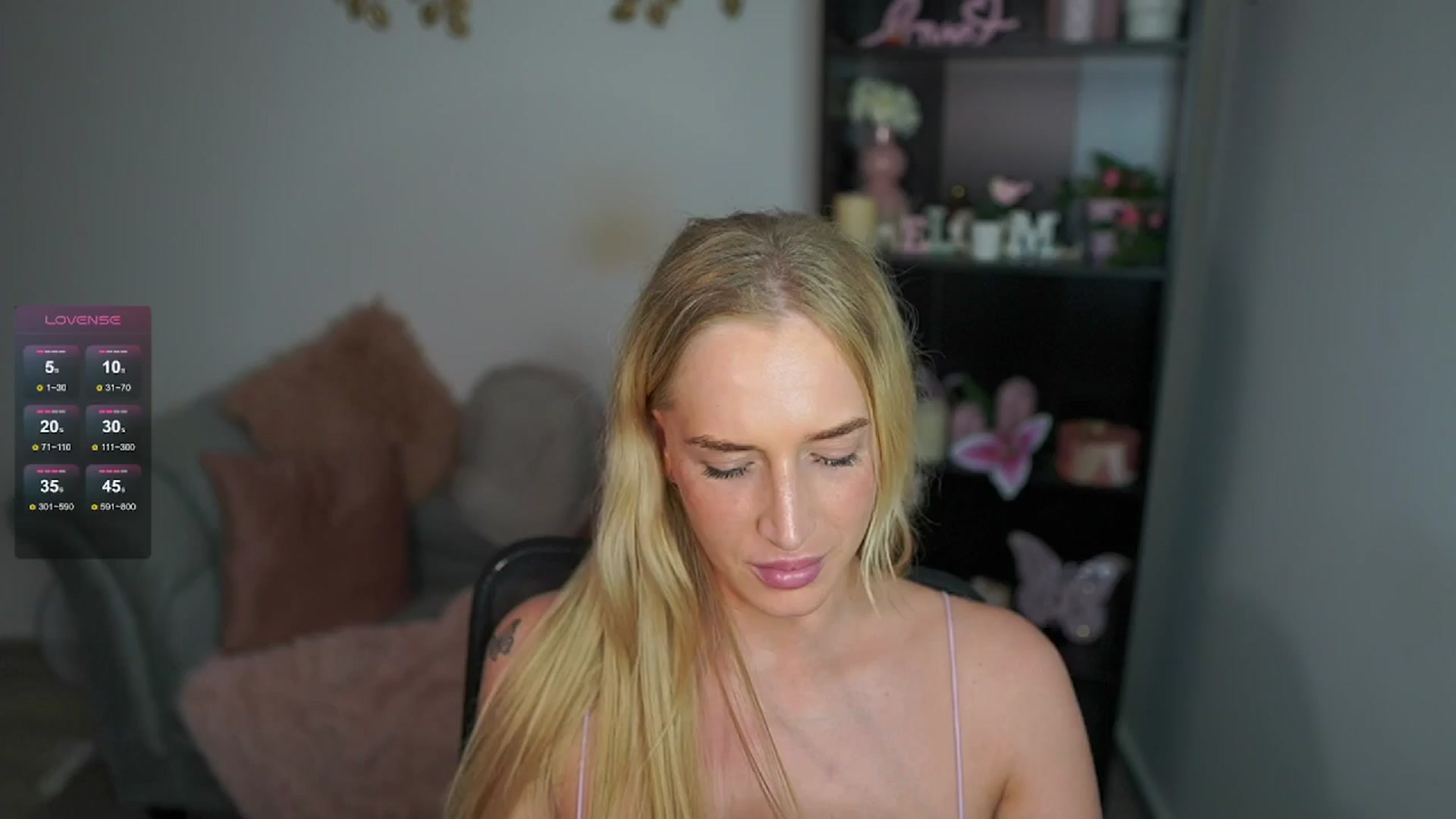 Gallery image thumbnail from NicoletteShea's myfreecams stream on, 05/20/2024, 02:12 image 17 of 20