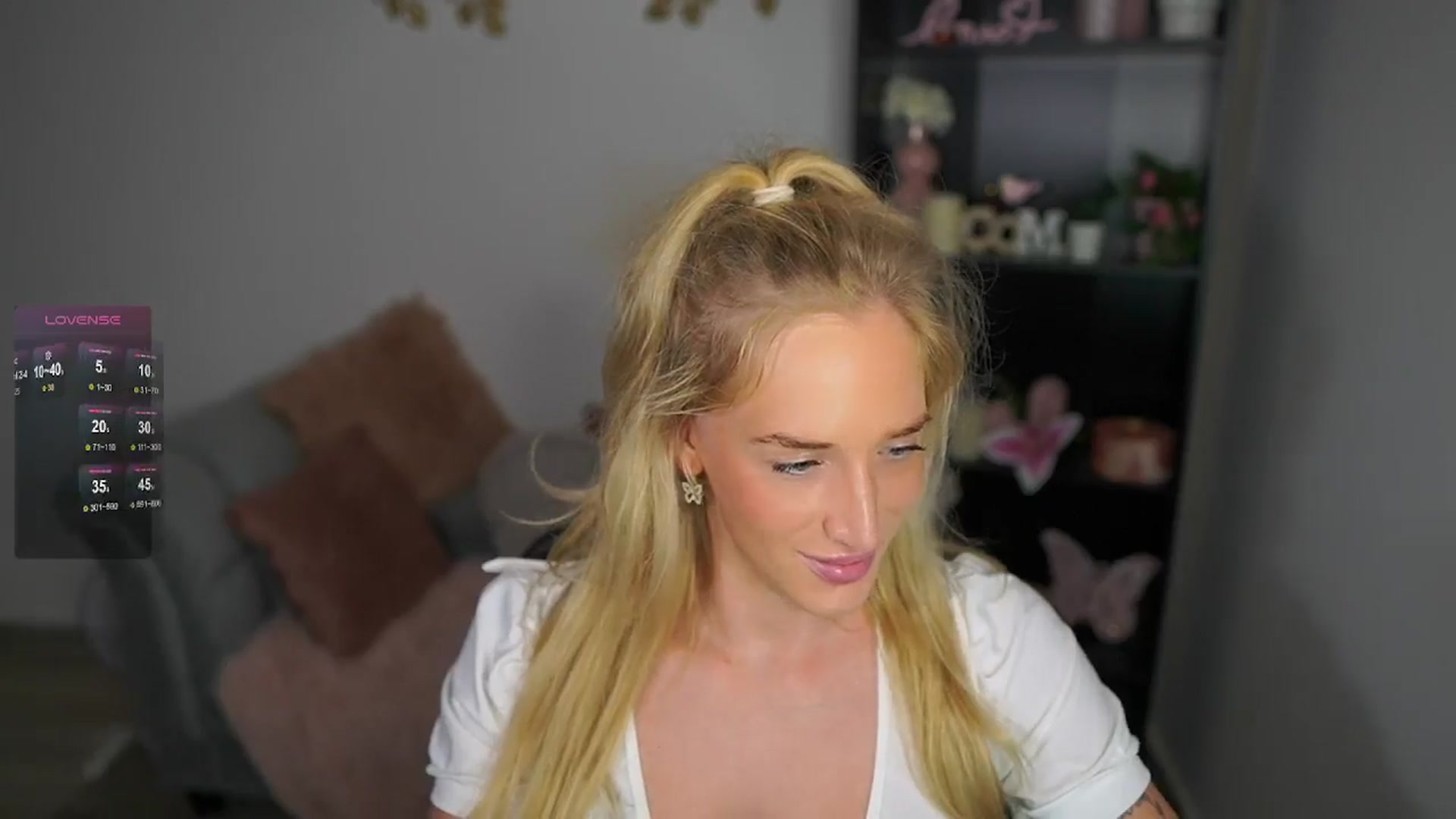 Gallery image thumbnail from NicoletteShea's myfreecams stream on, 05/21/2024, 15:25 image 13 of 20