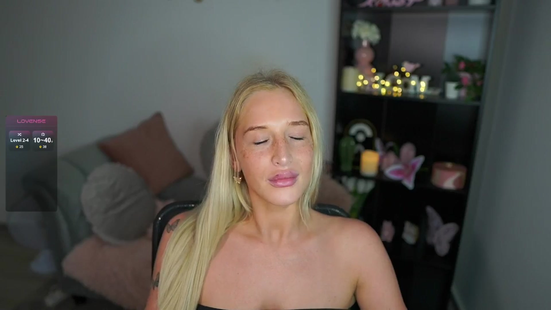 Gallery image thumbnail from NicoletteShea's myfreecams stream on, 06/13/2024, 18:03 image 7 of 20