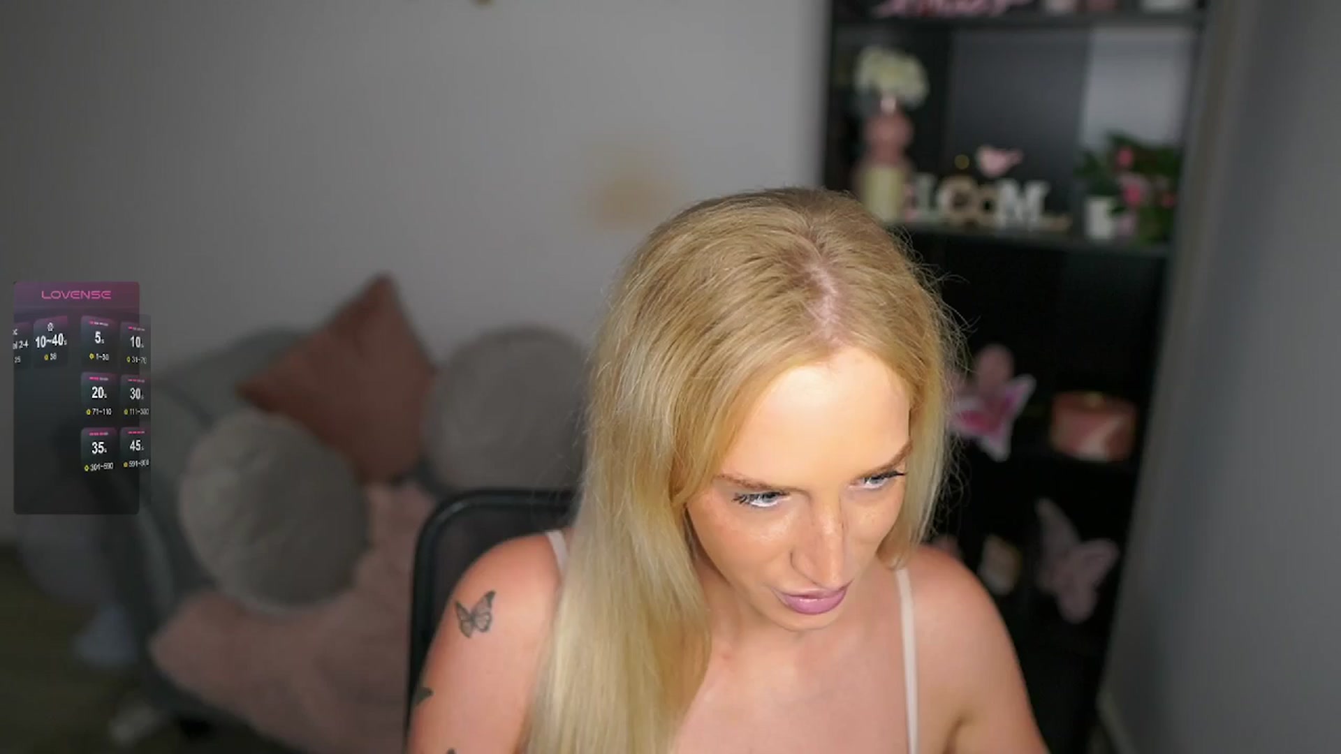 Gallery image thumbnail from NicoletteShea's myfreecams stream on, 06/14/2024, 15:34 image 6 of 20