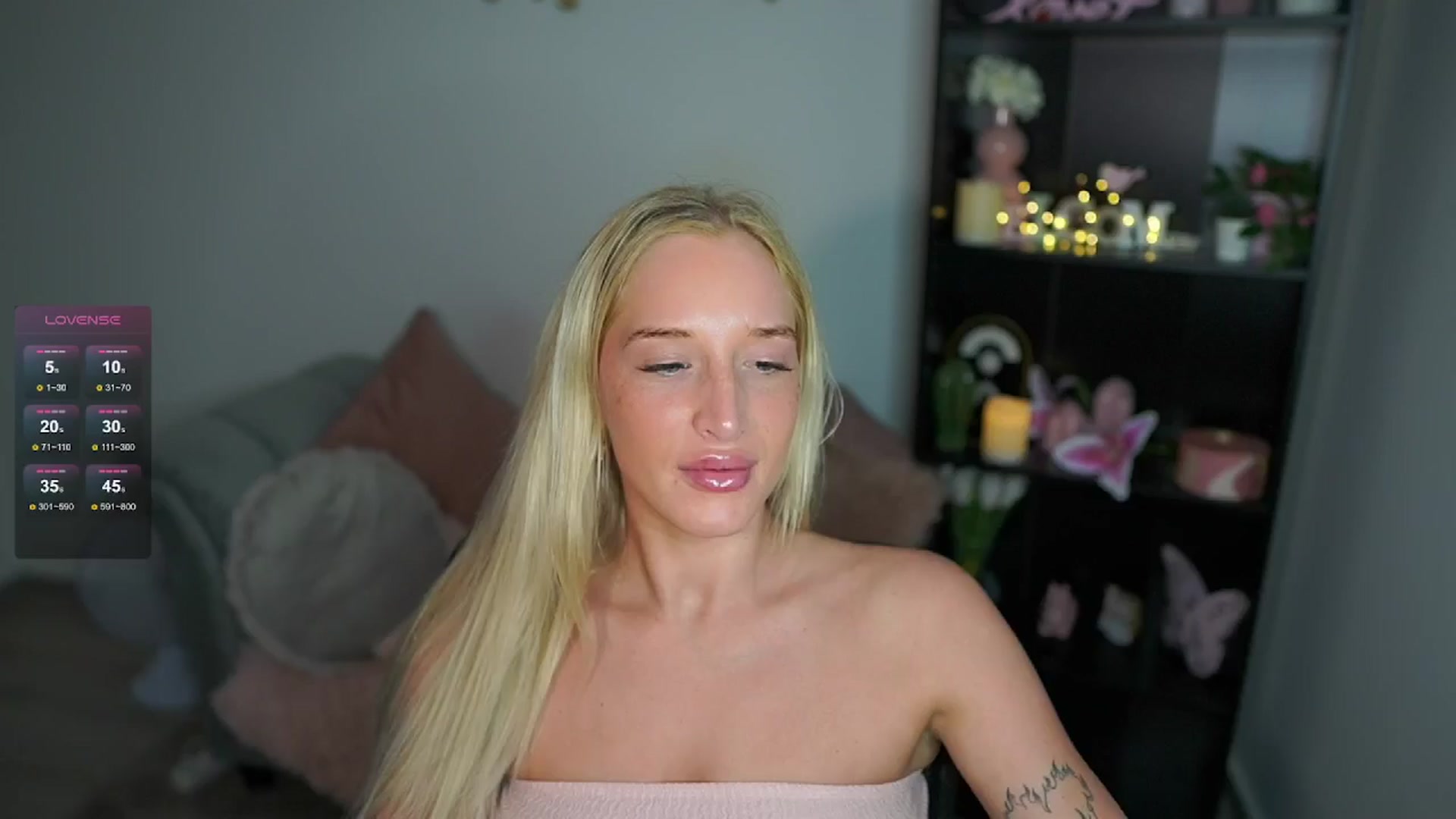 Gallery image thumbnail from NicoletteShea's myfreecams stream on, 06/16/2024, 19:39 image 1 of 20