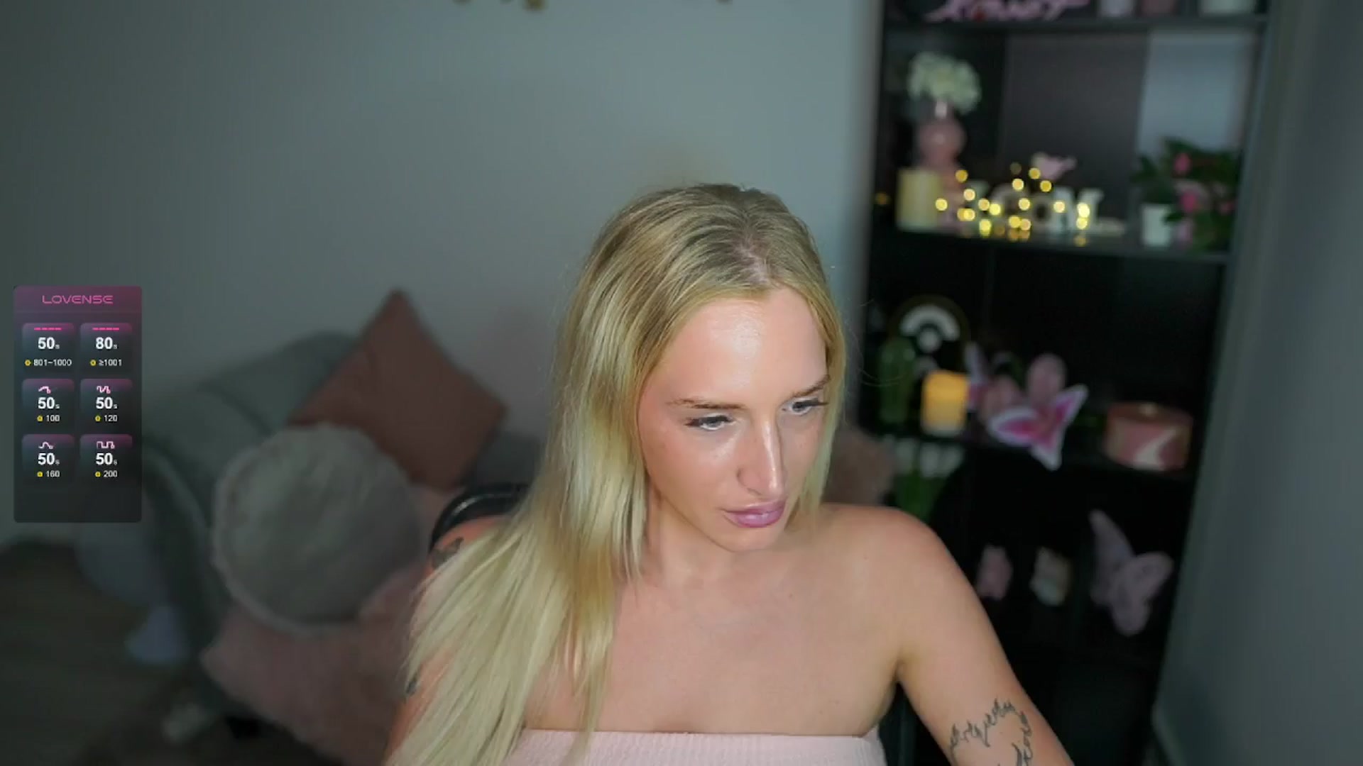 Gallery image thumbnail from NicoletteShea's myfreecams stream on, 06/16/2024, 19:39 image 19 of 20