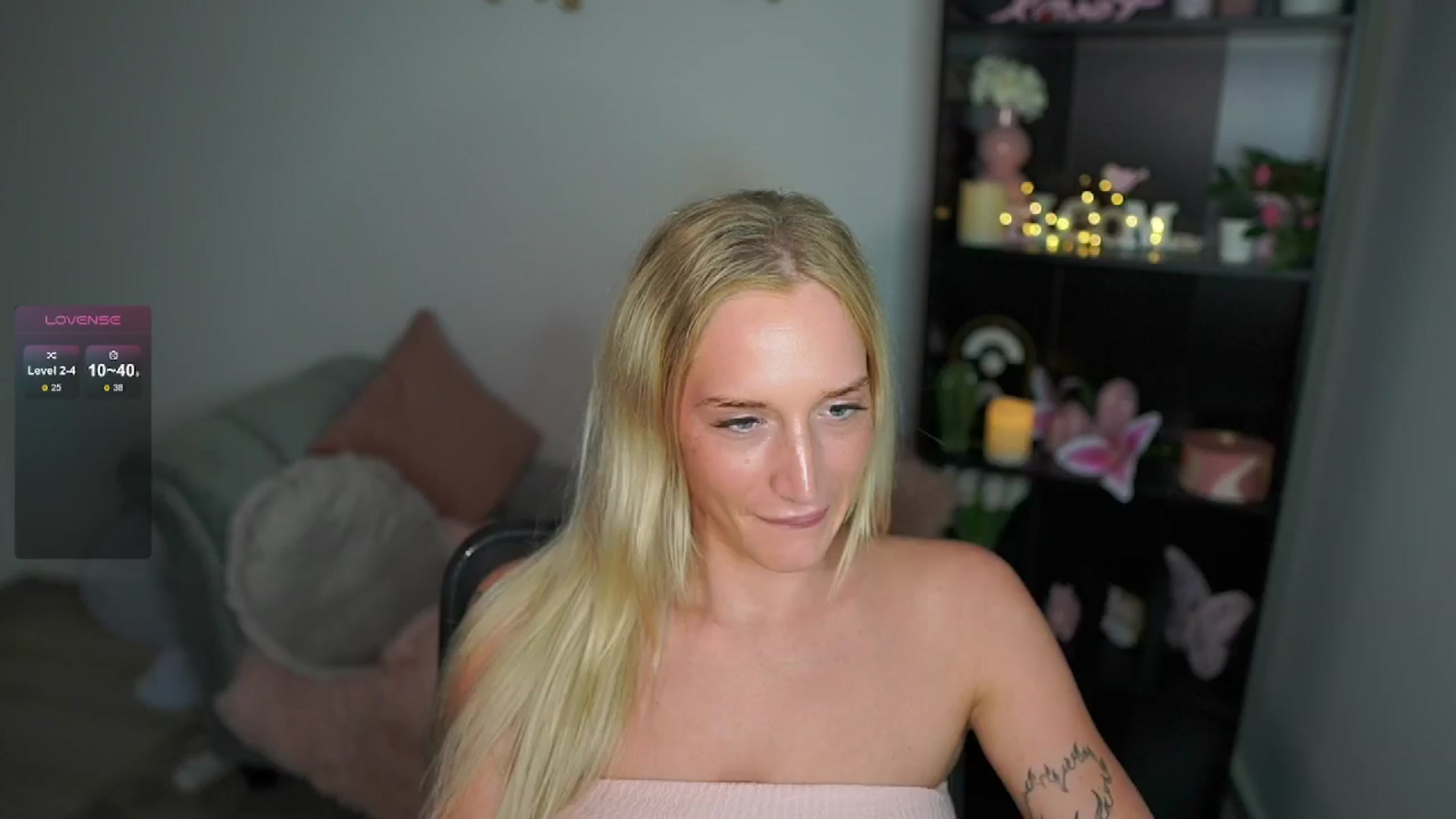 Gallery image thumbnail from NicoletteShea's myfreecams stream on, 06/16/2024, 19:39 image 20 of 20