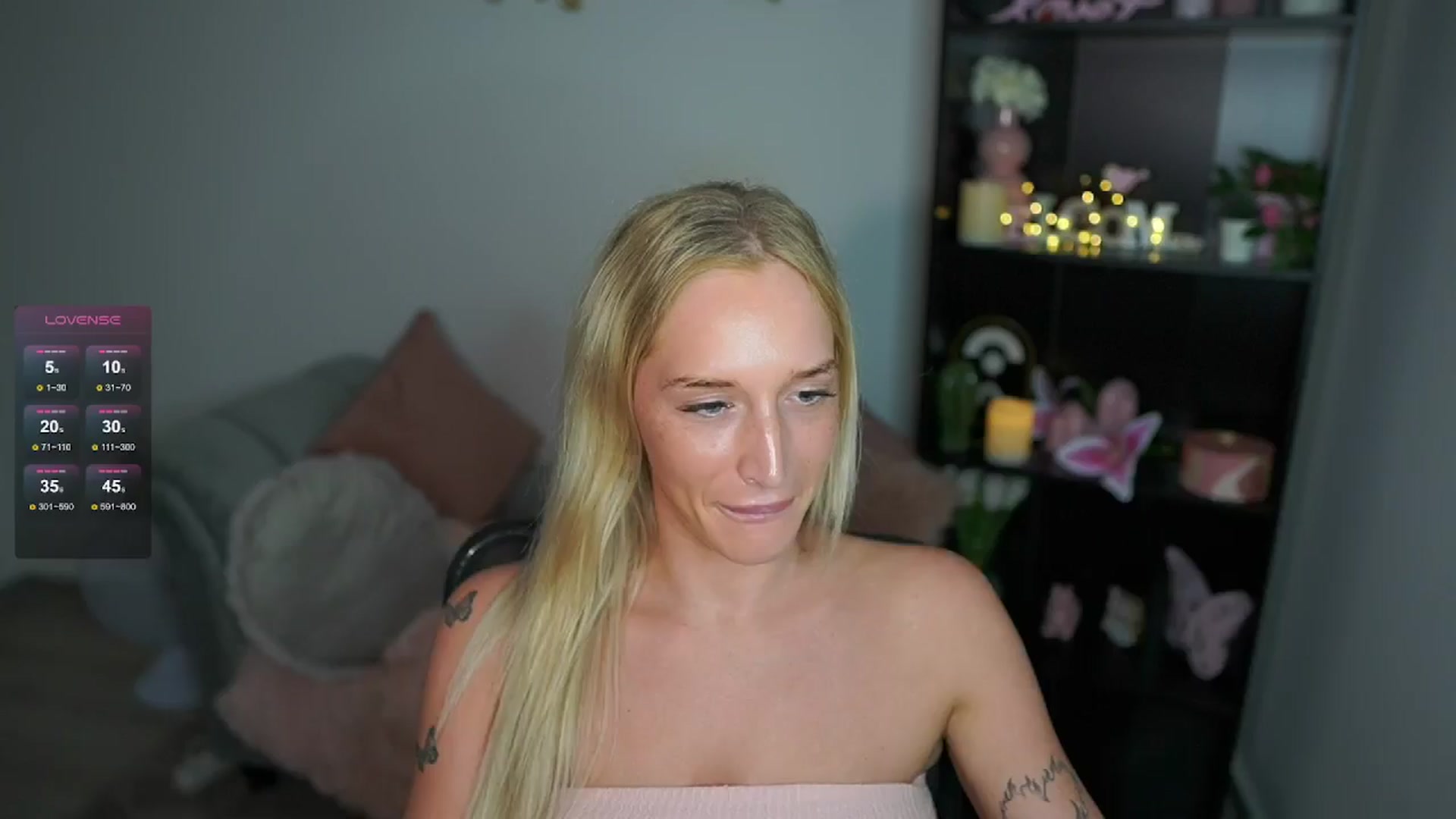 Gallery image thumbnail from NicoletteShea's myfreecams stream on, 06/16/2024, 19:39 image 18 of 20