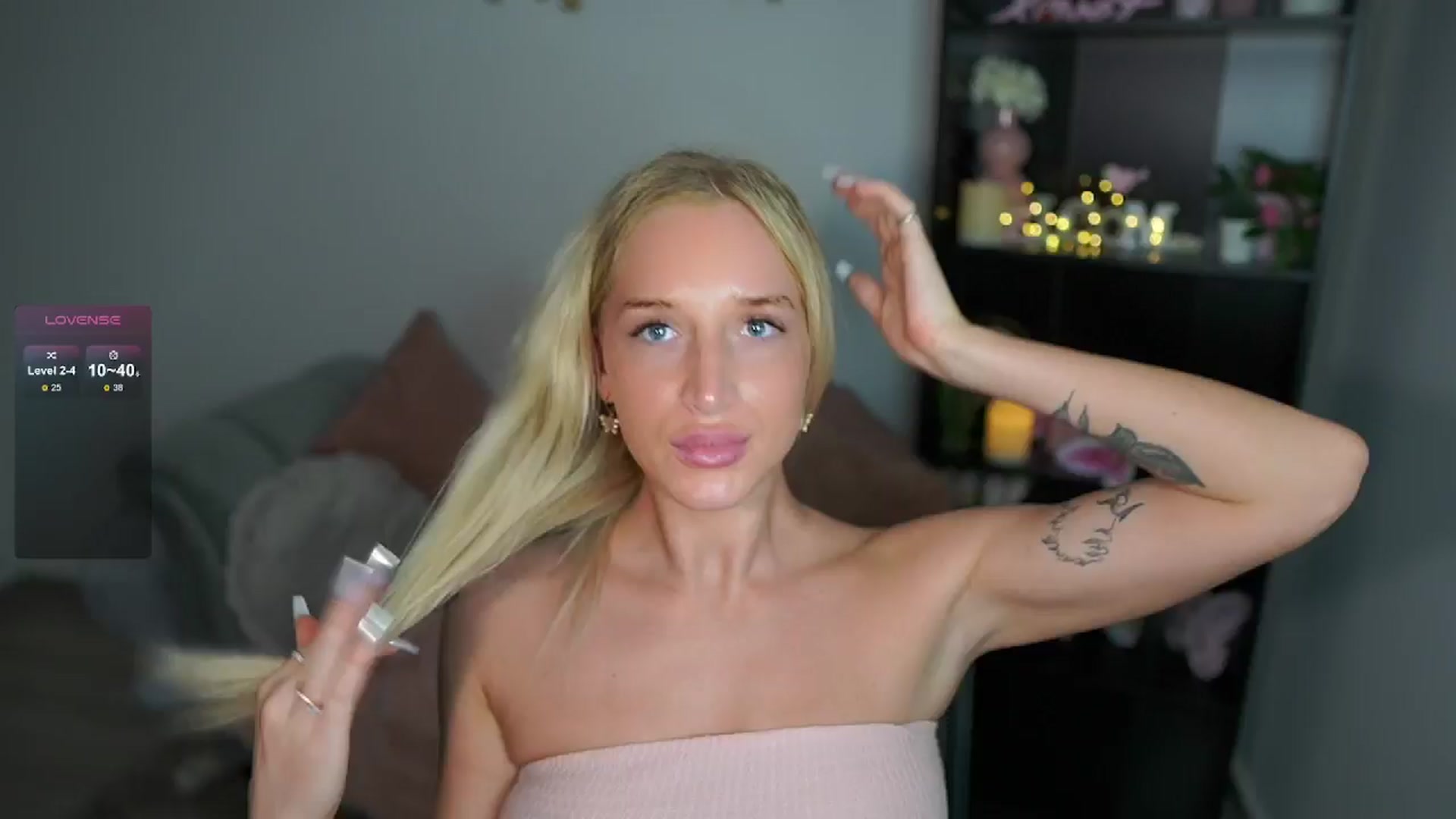 Gallery image thumbnail from NicoletteShea's myfreecams stream on, 06/16/2024, 19:39 image 17 of 20