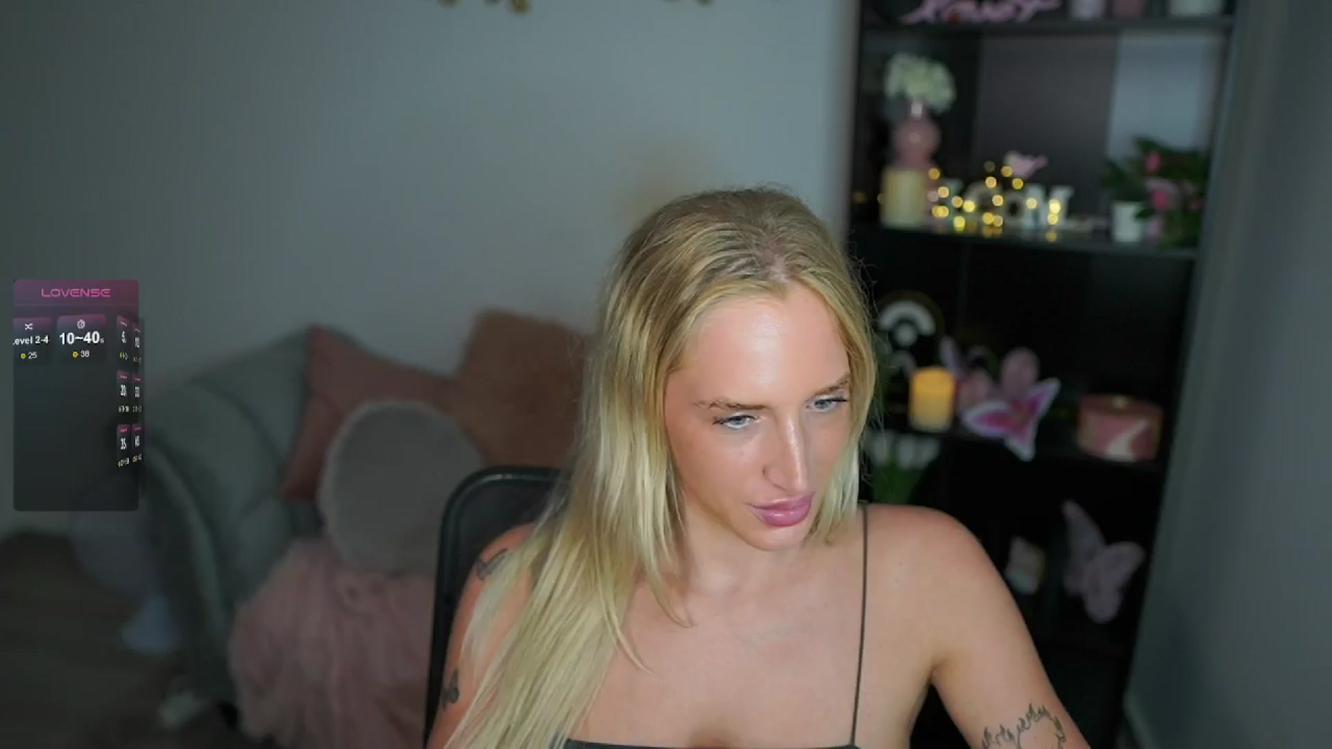 Gallery image thumbnail from NicoletteShea's myfreecams stream on, 06/17/2024, 14:36 image 19 of 20
