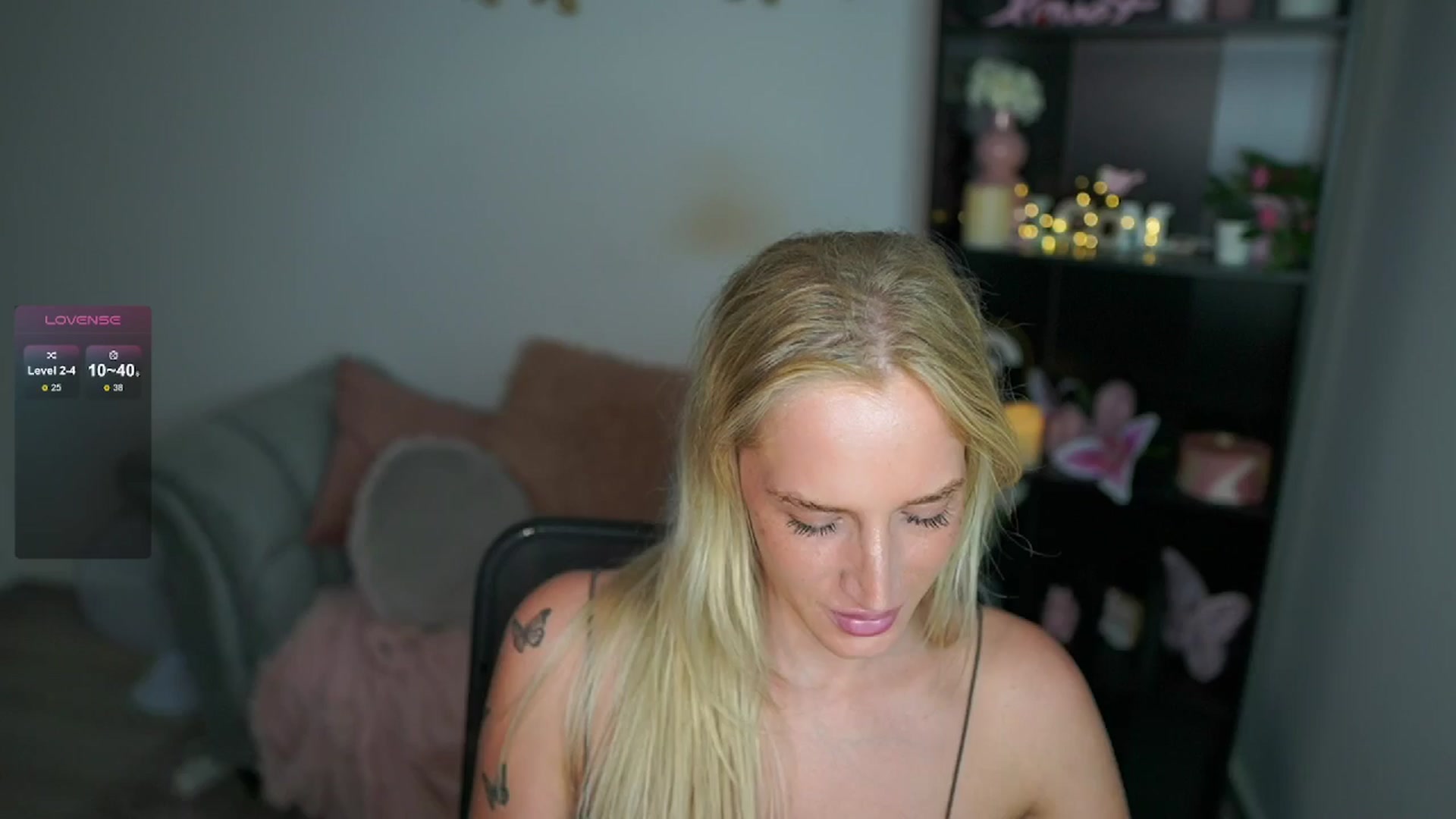 Gallery image thumbnail from NicoletteShea's myfreecams stream on, 06/17/2024, 14:36 image 17 of 20