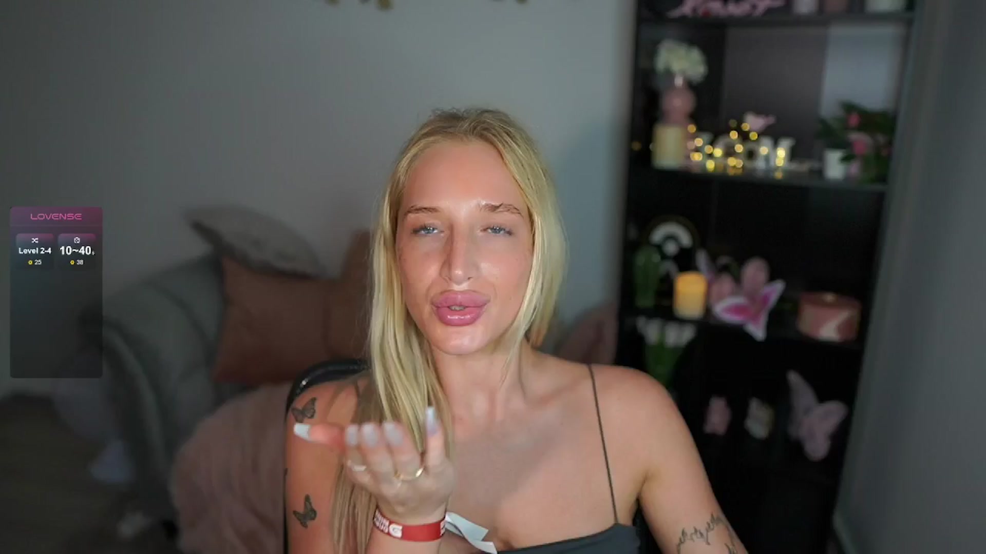 Gallery image thumbnail from NicoletteShea's myfreecams stream on, 06/17/2024, 15:30 image 19 of 20