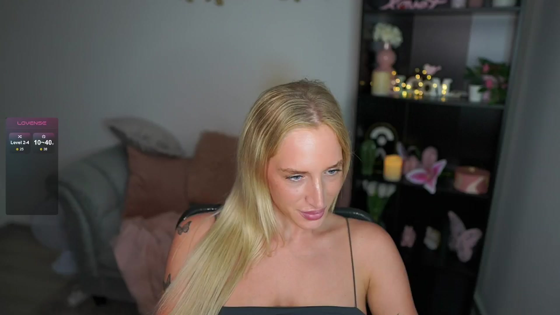 Gallery image thumbnail from NicoletteShea's myfreecams stream on, 06/17/2024, 16:19 image 18 of 20