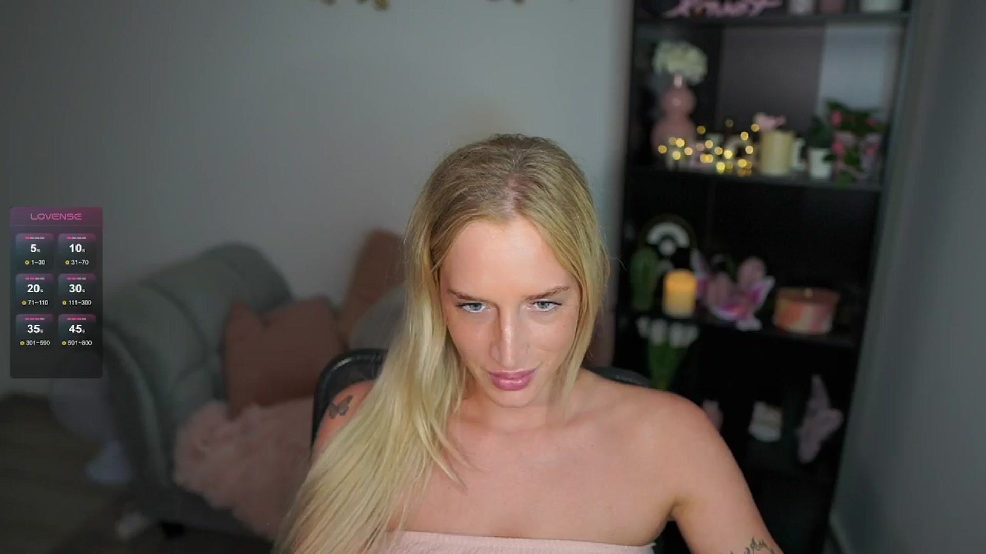 Gallery image thumbnail from NicoletteShea's myfreecams stream on, 06/18/2024, 17:53 image 6 of 20