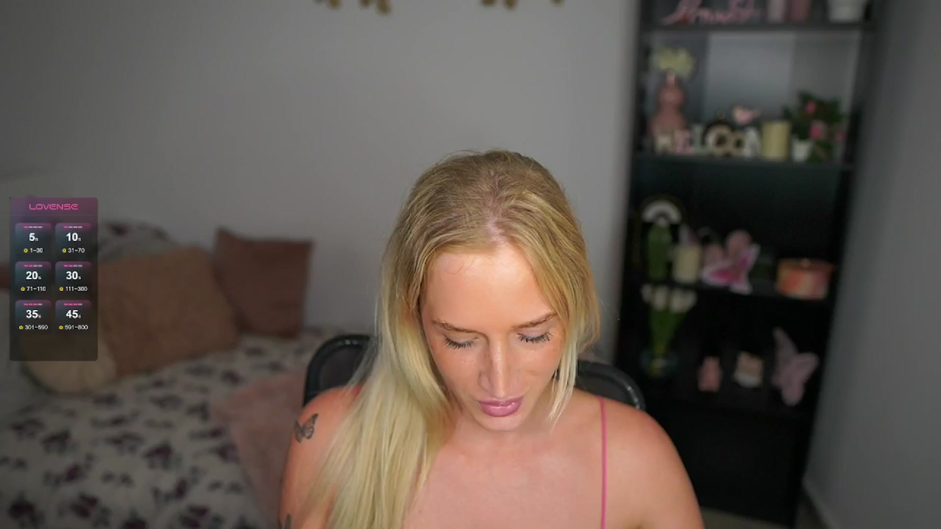 Gallery image thumbnail from NicoletteShea's myfreecams stream on, 06/25/2024, 18:00 image 13 of 20