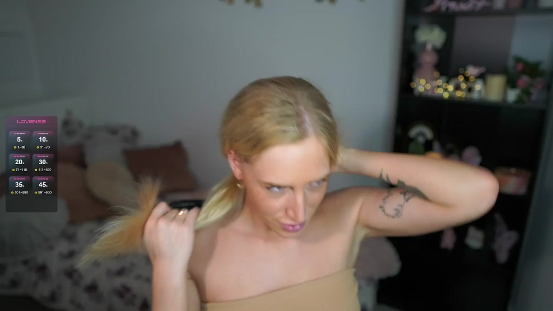 Gallery image thumbnail from NicoletteShea's myfreecams stream on, 06/26/2024, 15:03 image 3 of 20