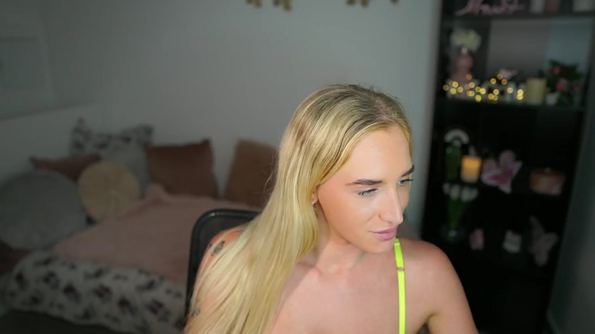 Gallery image thumbnail from NicoletteShea's myfreecams stream on, 07/25/2024, 17:58 image 15 of 20