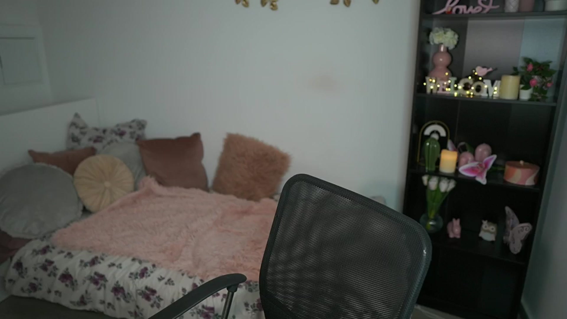 Gallery image thumbnail from NicoletteShea's myfreecams stream on, 07/25/2024, 17:58 image 6 of 20