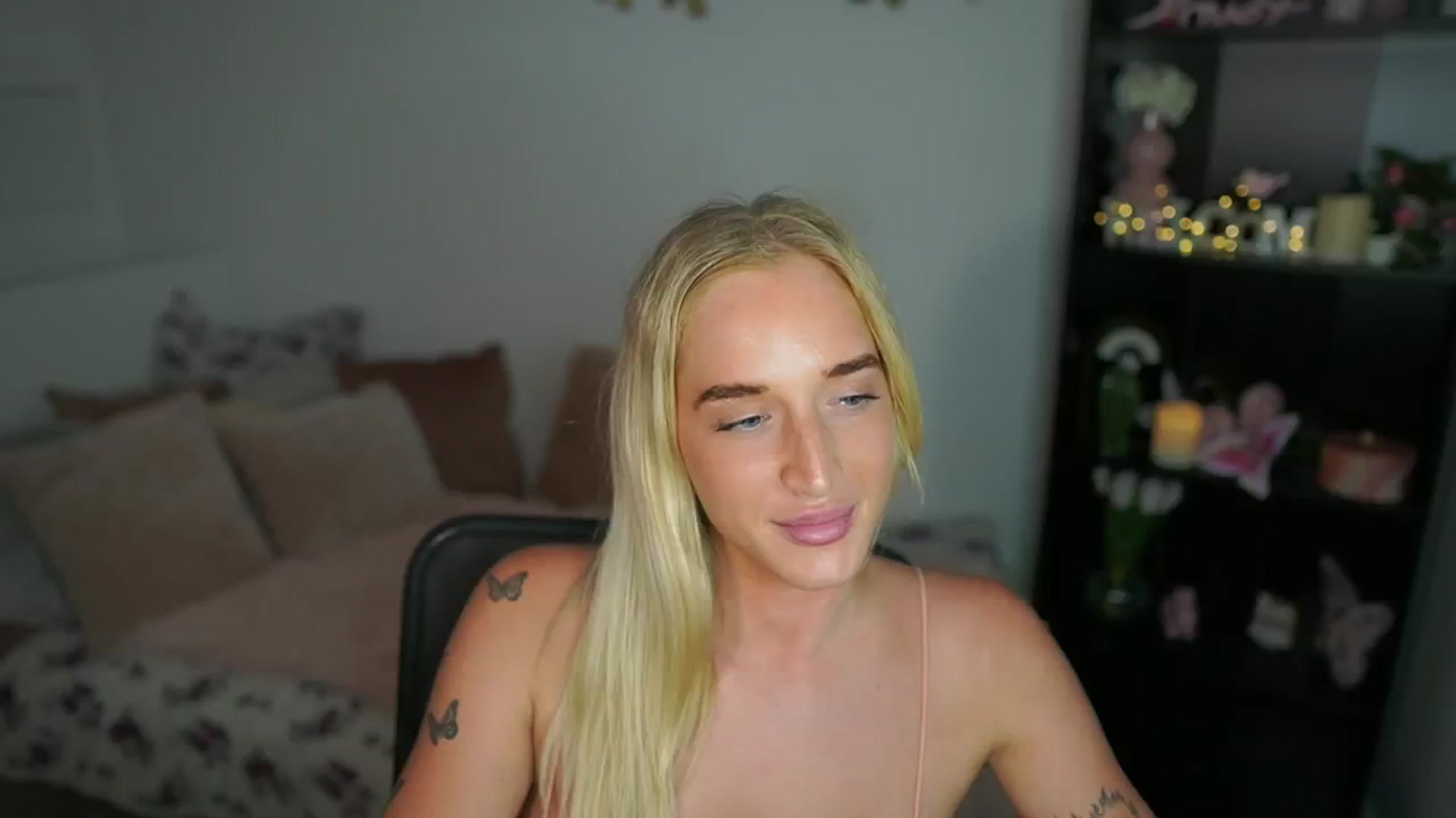 Gallery image thumbnail from NicoletteShea's myfreecams stream on, 07/26/2024, 15:27 image 14 of 20
