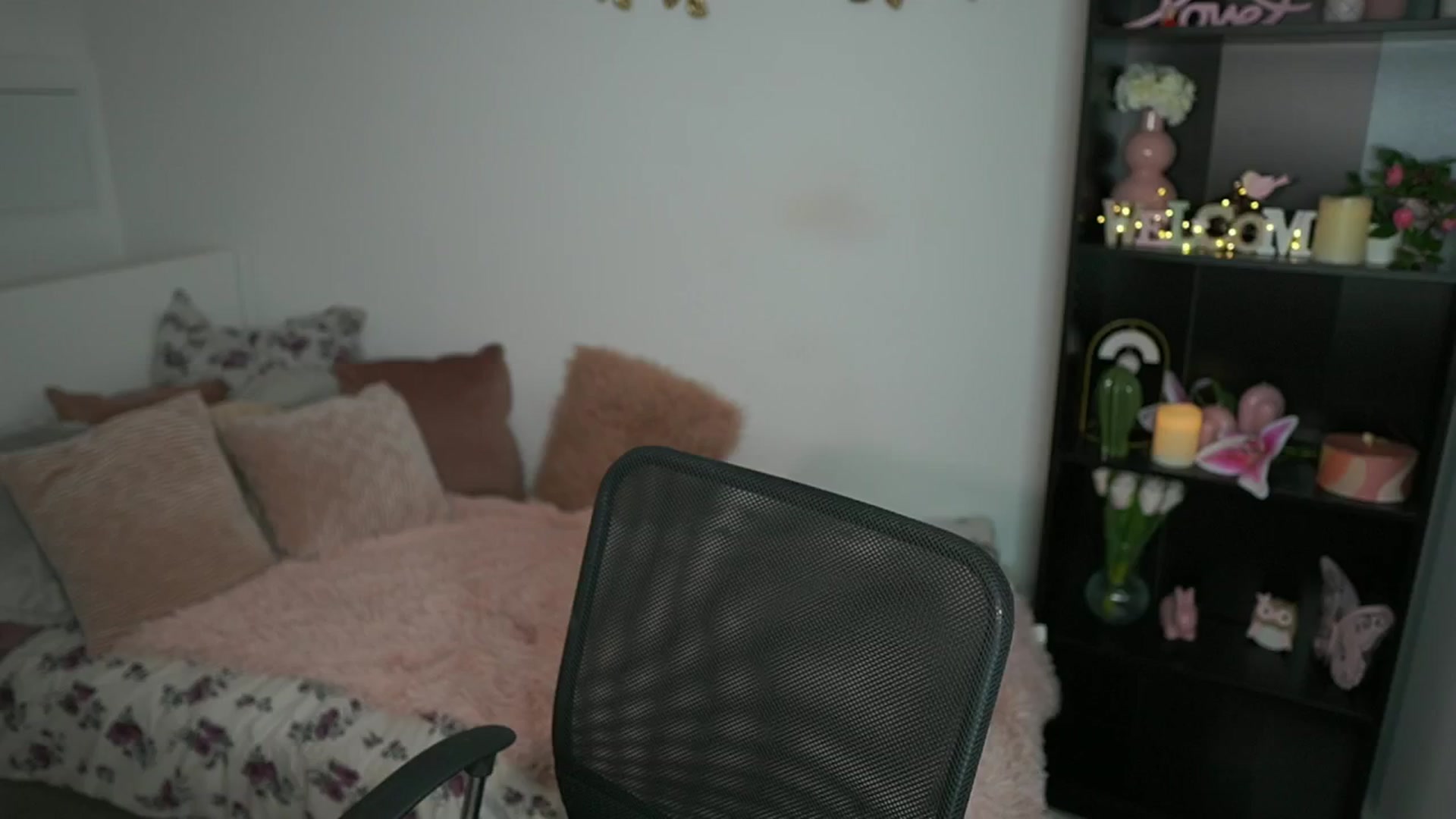 Gallery image thumbnail from NicoletteShea's myfreecams stream on, 07/26/2024, 15:27 image 10 of 20