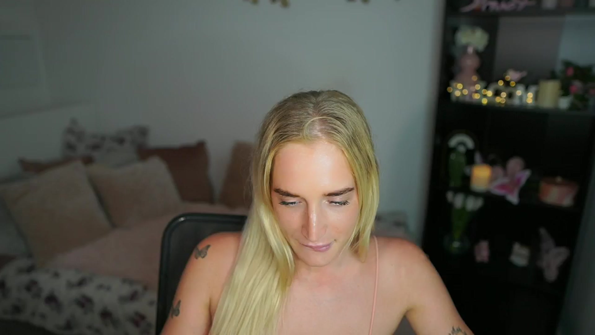 Gallery image thumbnail from NicoletteShea's myfreecams stream on, 07/26/2024, 16:23 image 6 of 20