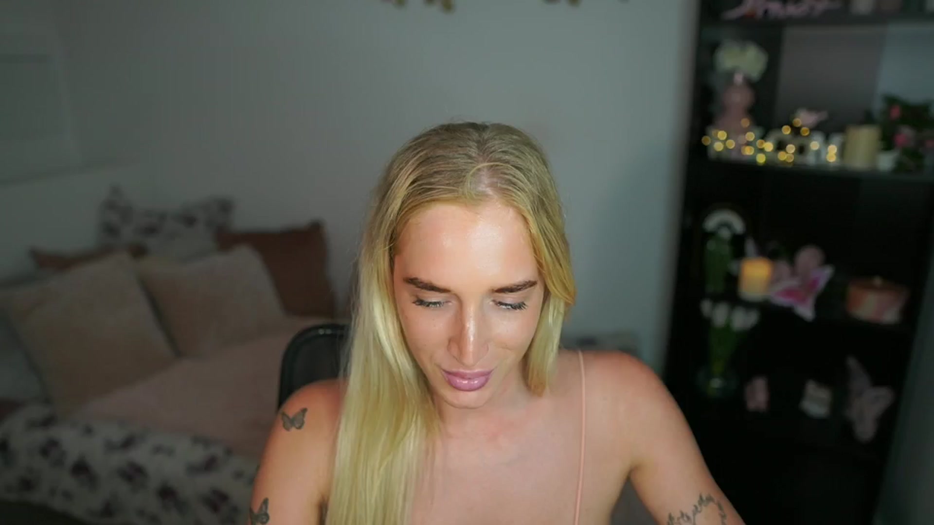 Gallery image thumbnail from NicoletteShea's myfreecams stream on, 07/26/2024, 16:23 image 8 of 20