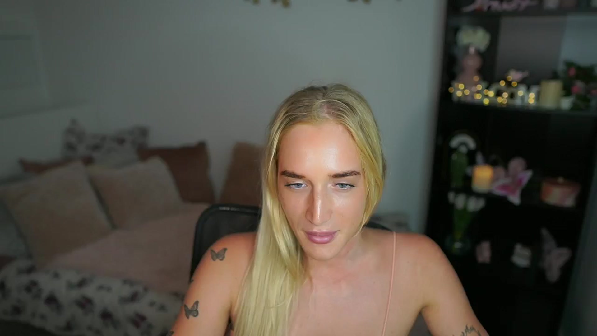 Gallery image thumbnail from NicoletteShea's myfreecams stream on, 07/26/2024, 16:23 image 3 of 20