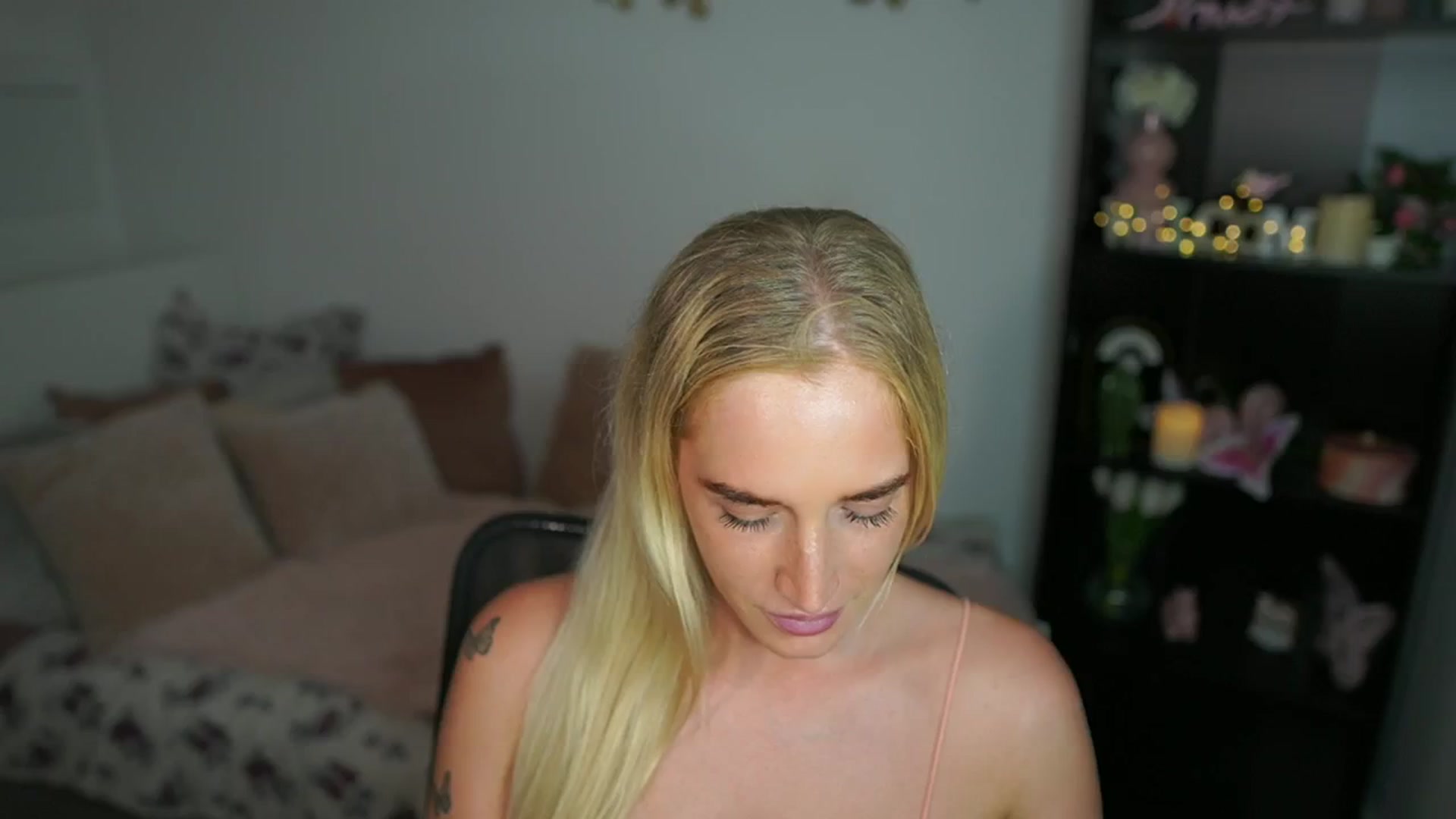 Gallery image thumbnail from NicoletteShea's myfreecams stream on, 07/26/2024, 16:23 image 7 of 20