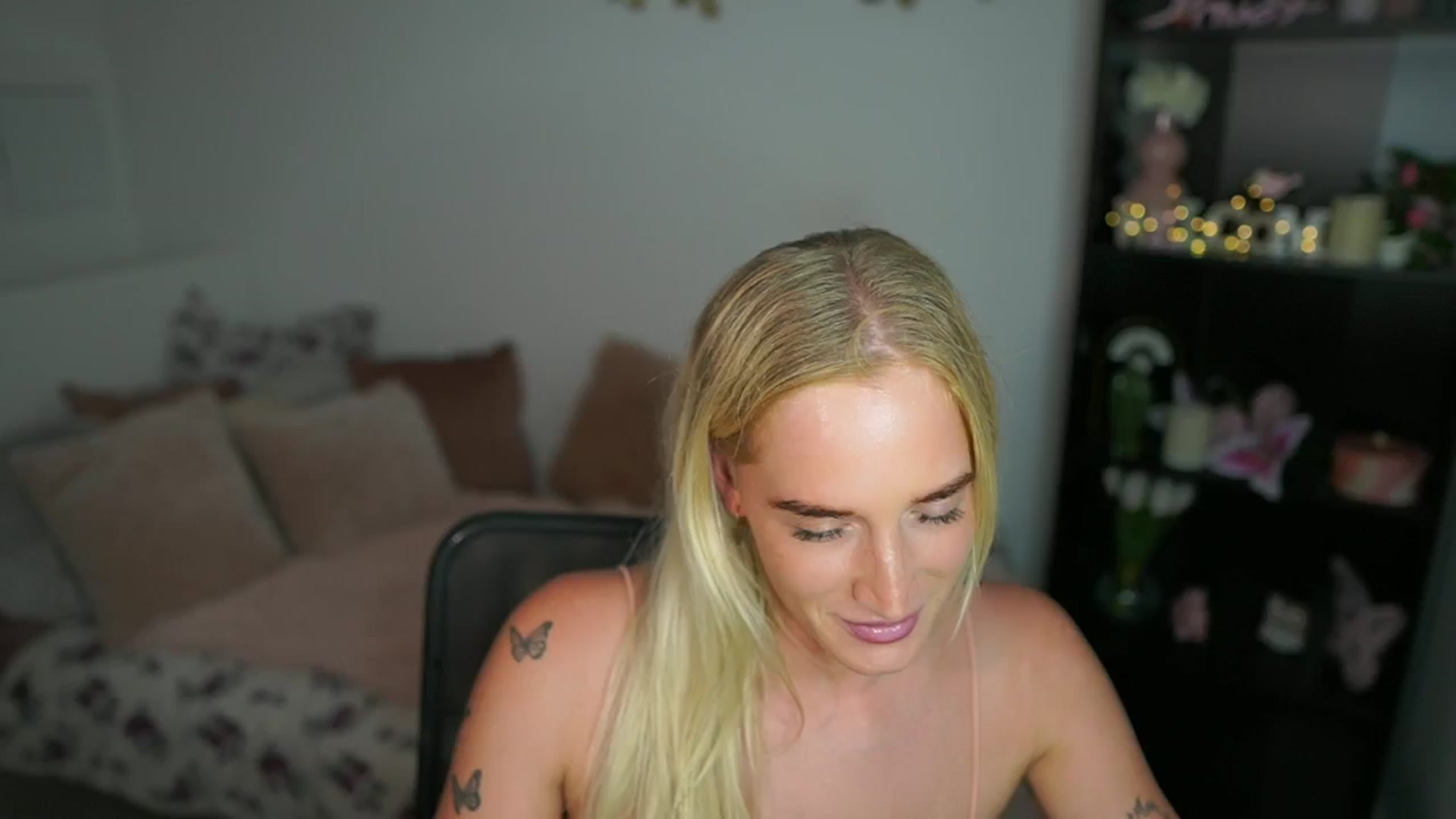 Gallery image thumbnail from NicoletteShea's myfreecams stream on, 07/26/2024, 17:41 image 15 of 20