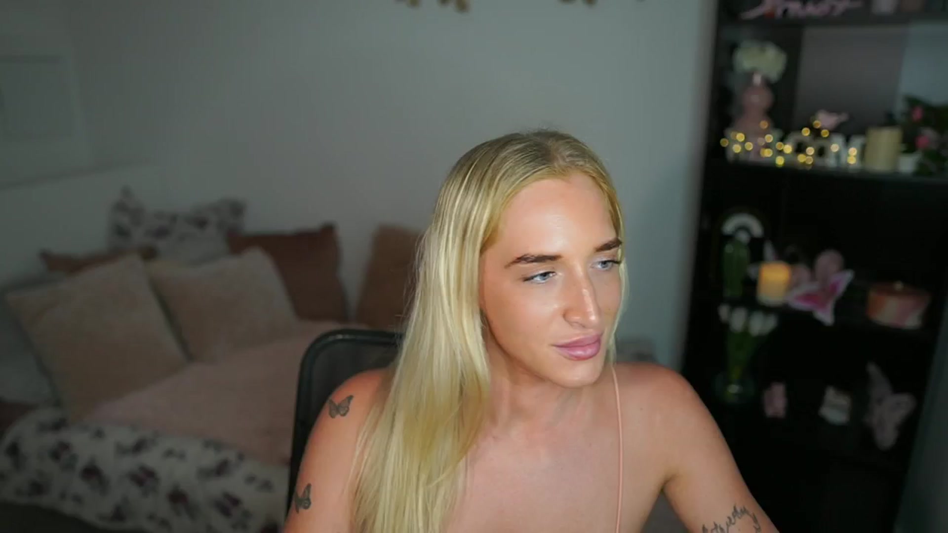 Gallery image thumbnail from NicoletteShea's myfreecams stream on, 07/26/2024, 17:41 image 7 of 20