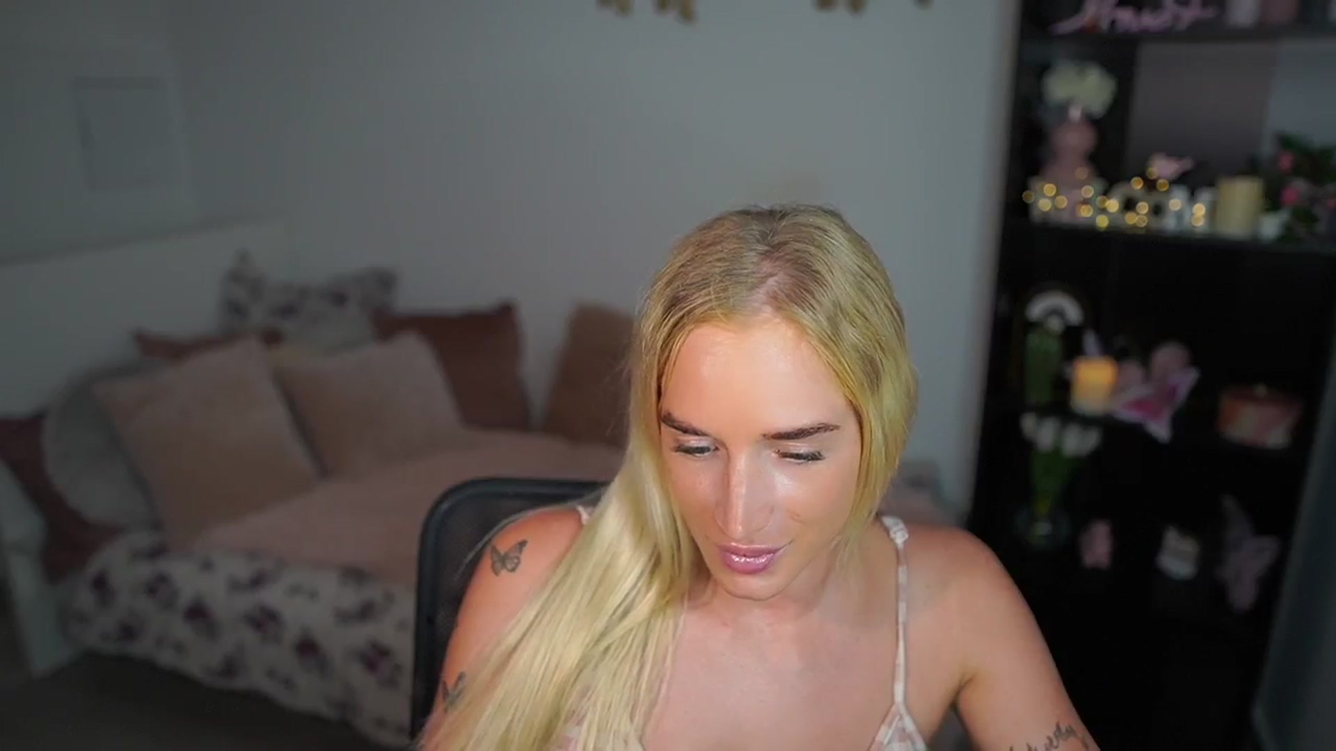 Gallery image thumbnail from NicoletteShea's myfreecams stream on, 07/28/2024, 14:49 image 14 of 20