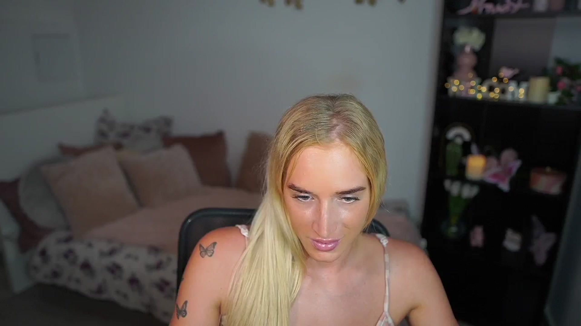 Gallery image thumbnail from NicoletteShea's myfreecams stream on, 07/28/2024, 14:49 image 13 of 20