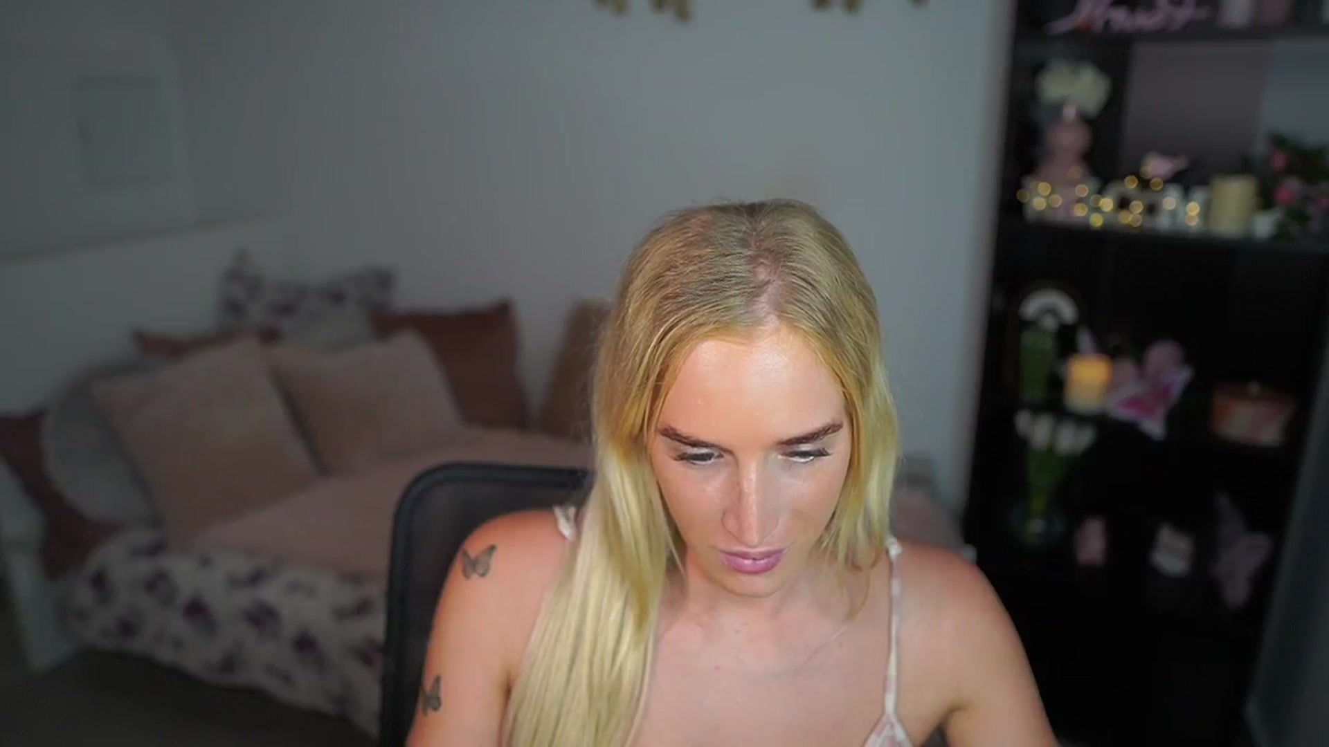 Gallery image thumbnail from NicoletteShea's myfreecams stream on, 07/28/2024, 16:08 image 20 of 20