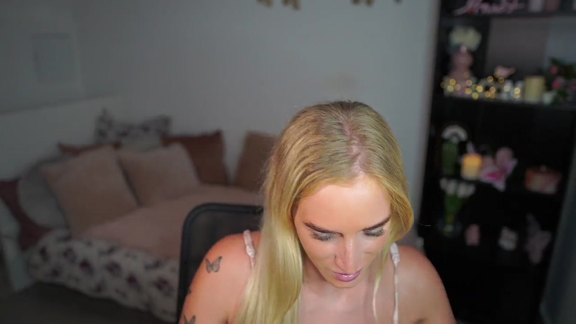 Gallery image thumbnail from NicoletteShea's myfreecams stream on, 07/28/2024, 16:08 image 7 of 20
