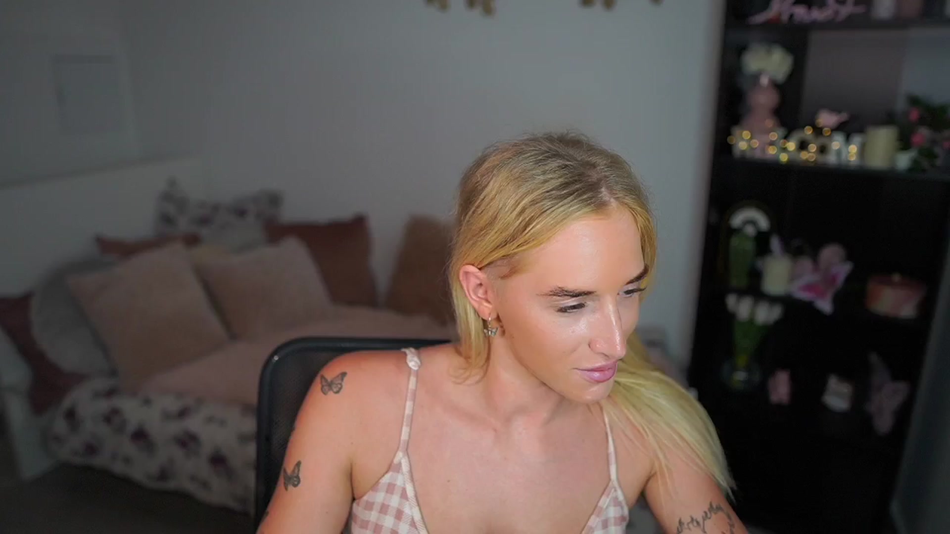Gallery image thumbnail from NicoletteShea's myfreecams stream on, 07/28/2024, 18:07 image 13 of 20