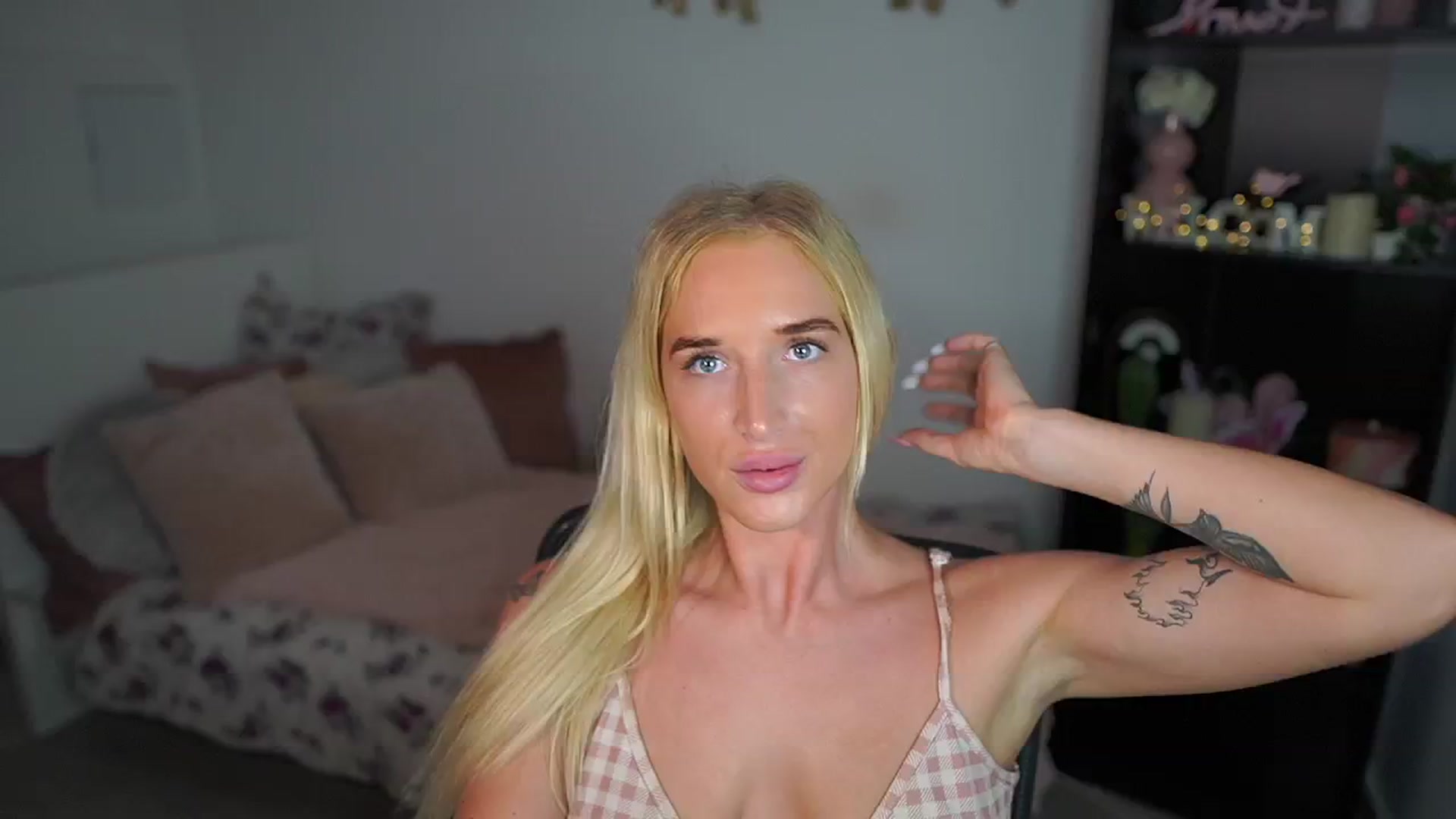 Gallery image thumbnail from NicoletteShea's myfreecams stream on, 07/28/2024, 18:07 image 20 of 20