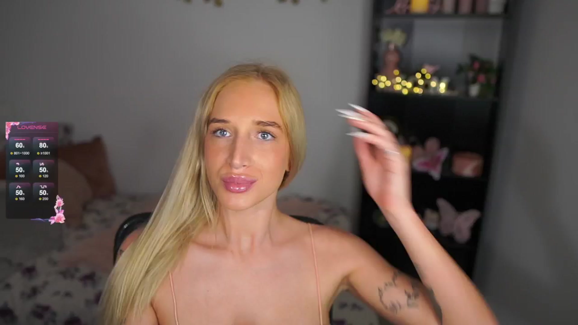 Gallery image thumbnail from NicoletteShea's myfreecams stream on, 08/15/2024, 15:25 image 3 of 20