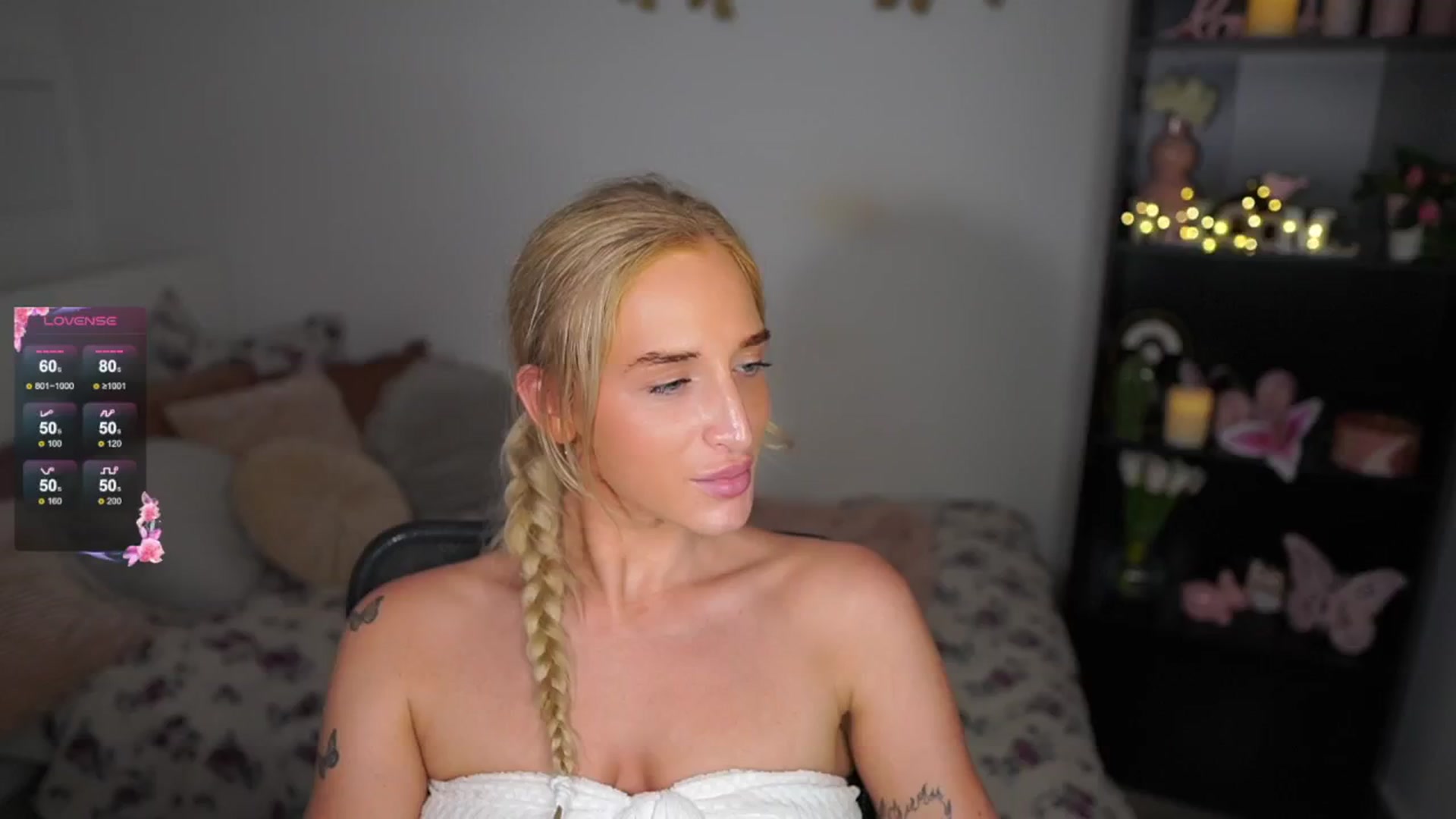 Gallery image thumbnail from NicoletteShea's myfreecams stream on, 08/18/2024, 20:44 image 10 of 20