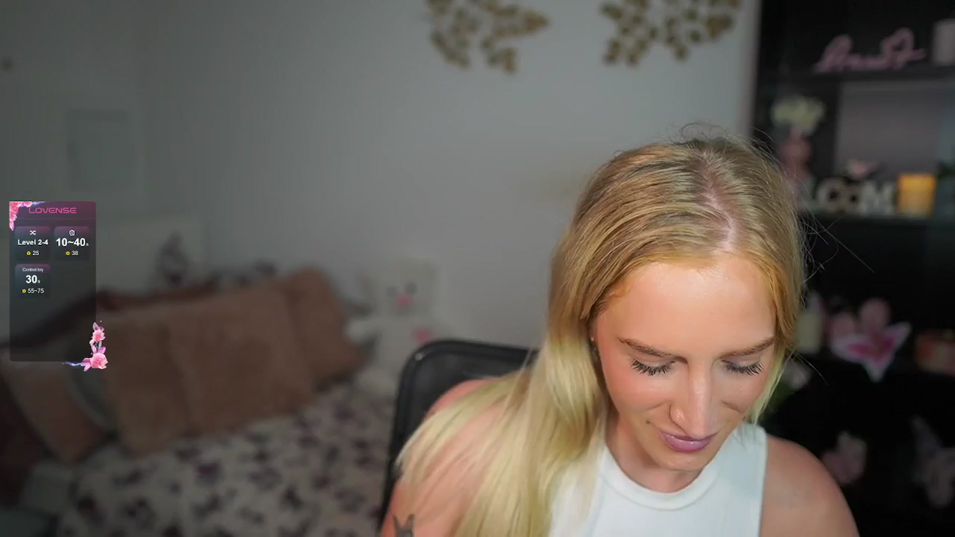 Gallery image thumbnail from NicoletteShea's myfreecams stream on, 09/16/2024, 15:19 image 16 of 20