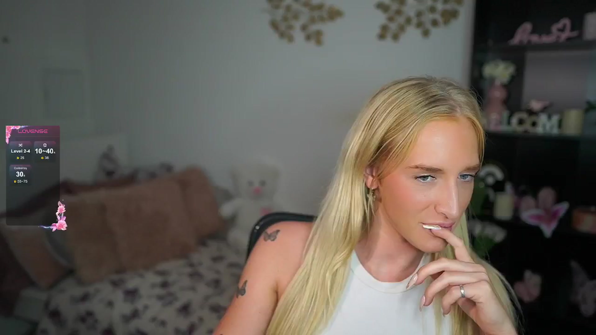 Gallery image thumbnail from NicoletteShea's myfreecams stream on, 09/16/2024, 17:48 image 14 of 20