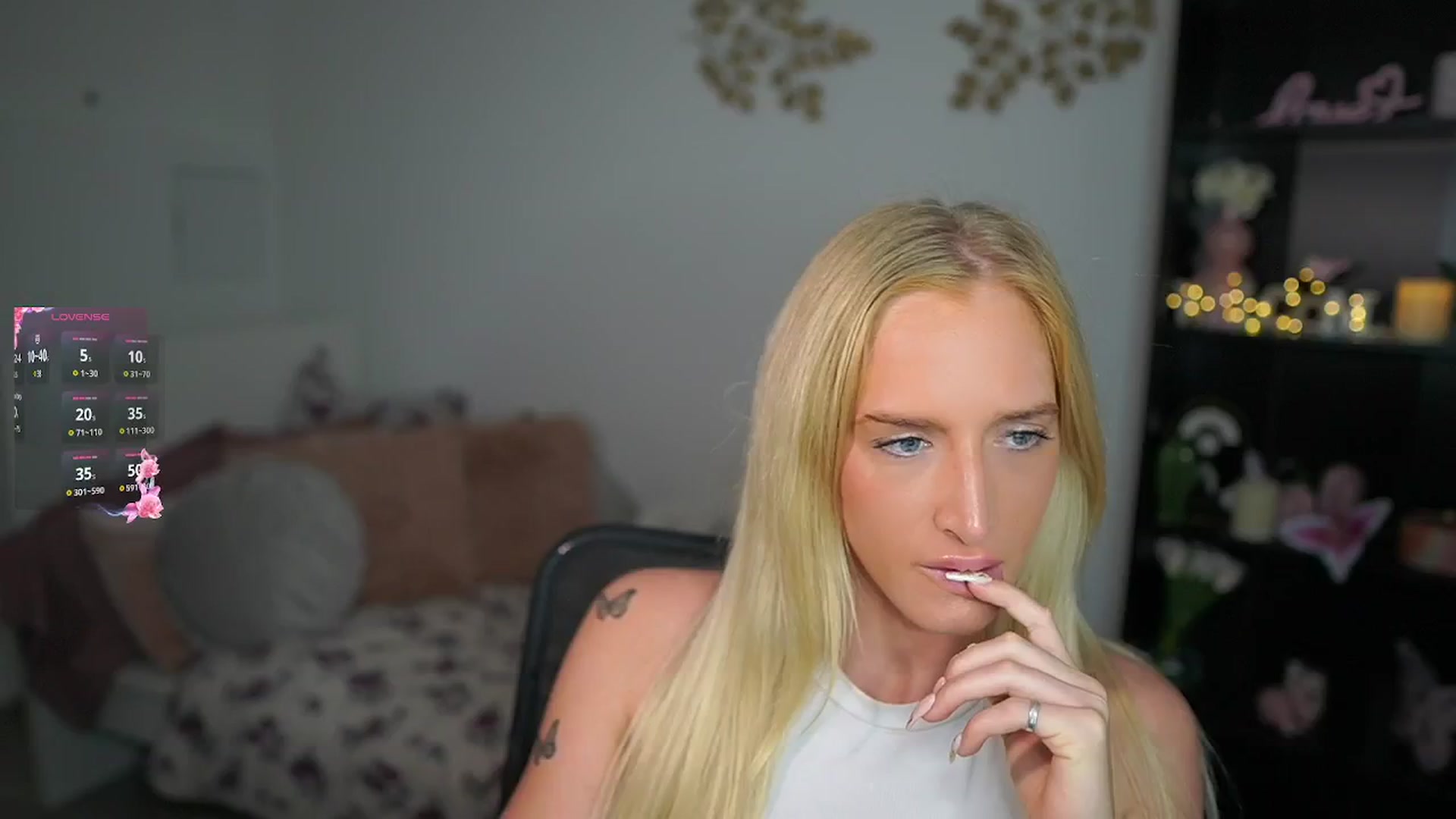 Gallery image thumbnail from NicoletteShea's myfreecams stream on, 09/23/2024, 14:36 image 10 of 20
