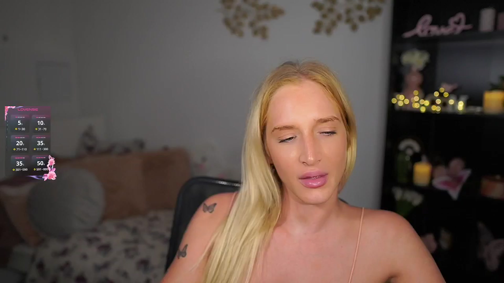 Gallery image thumbnail from NicoletteShea's myfreecams stream on, 10/16/2024, 16:01 image 10 of 20