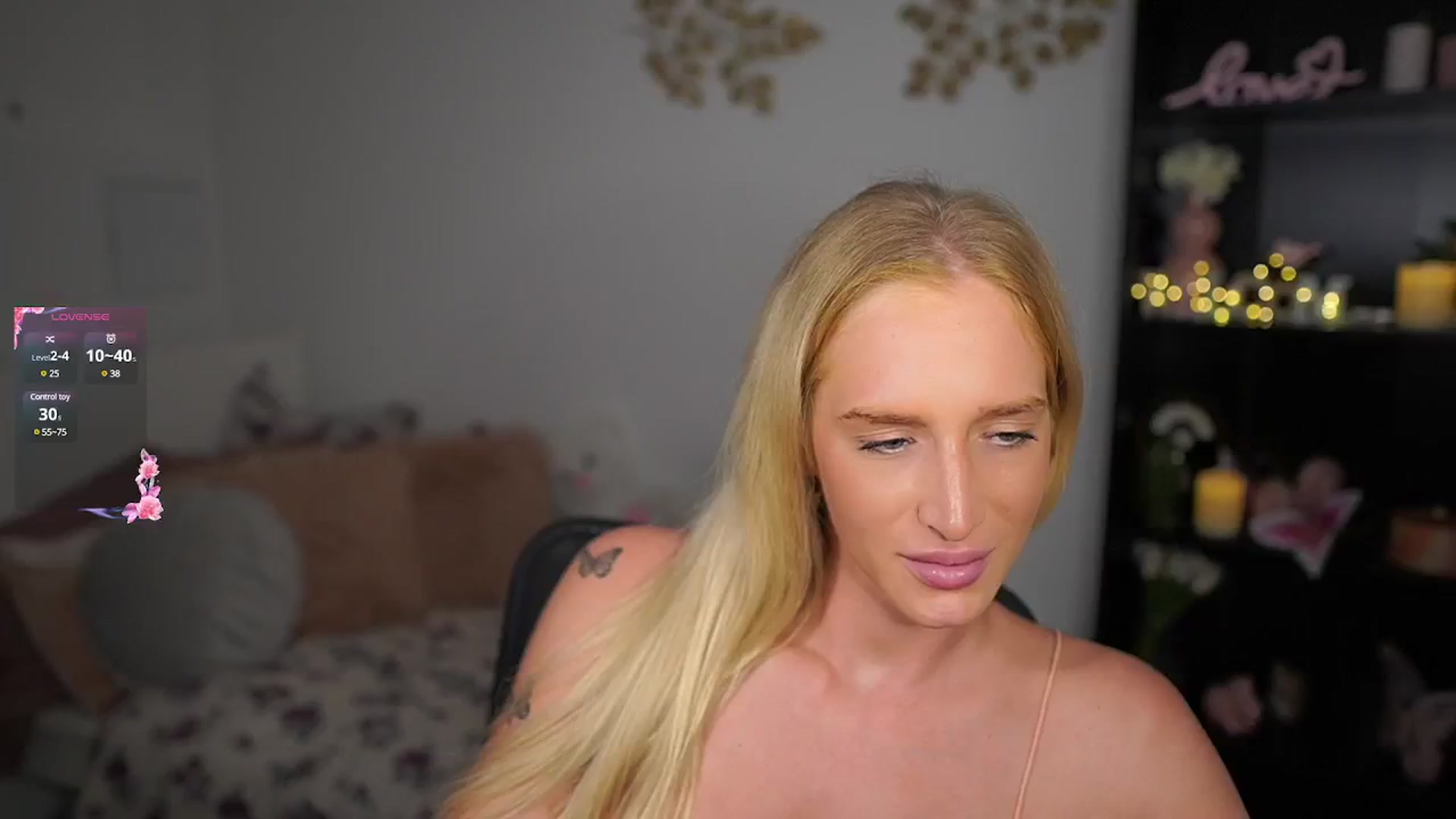 Gallery image thumbnail from NicoletteShea's myfreecams stream on, 10/16/2024, 16:01 image 9 of 20