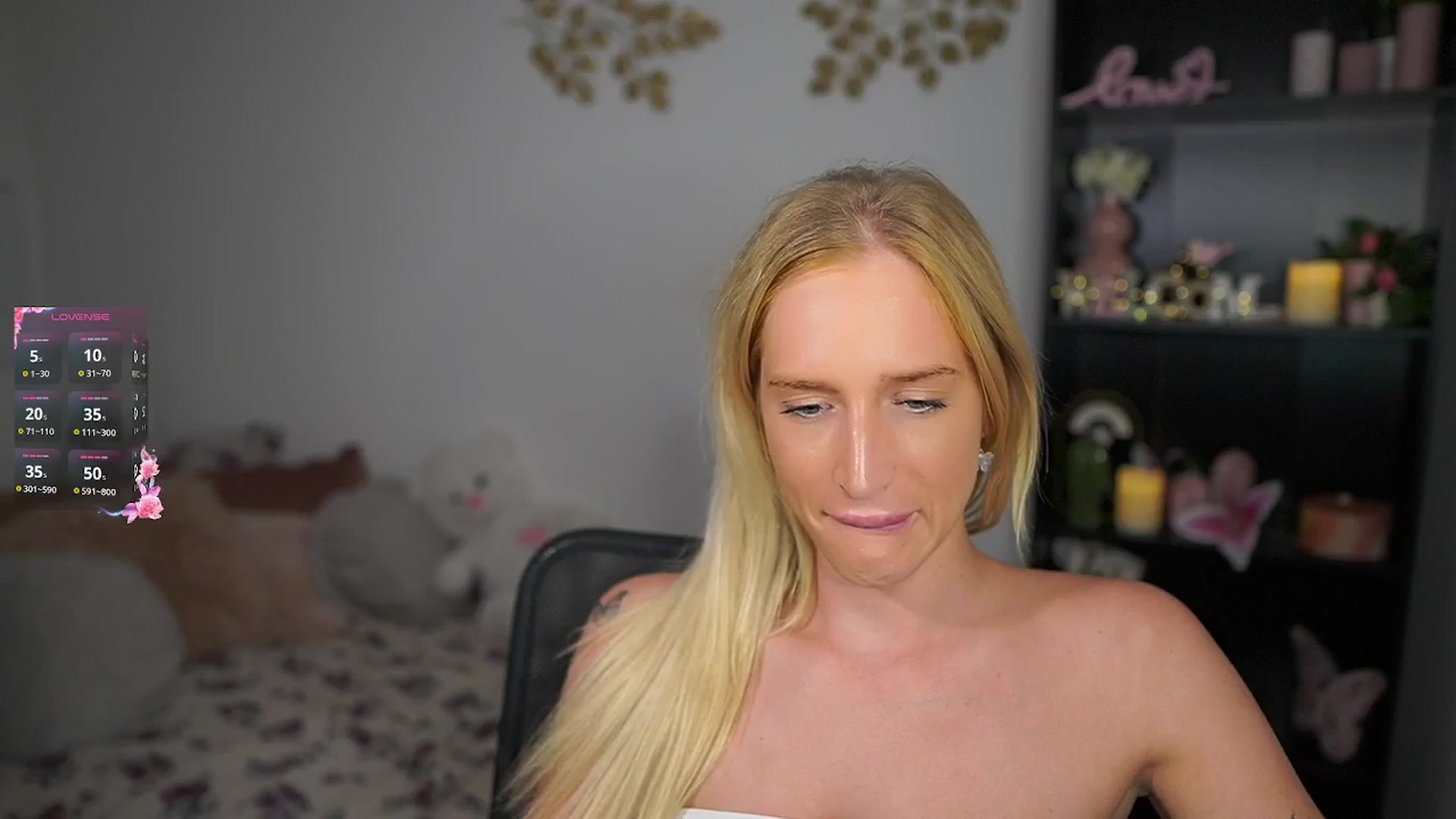 Gallery image thumbnail from NicoletteShea's myfreecams stream on, 10/21/2024, 15:04 image 10 of 20